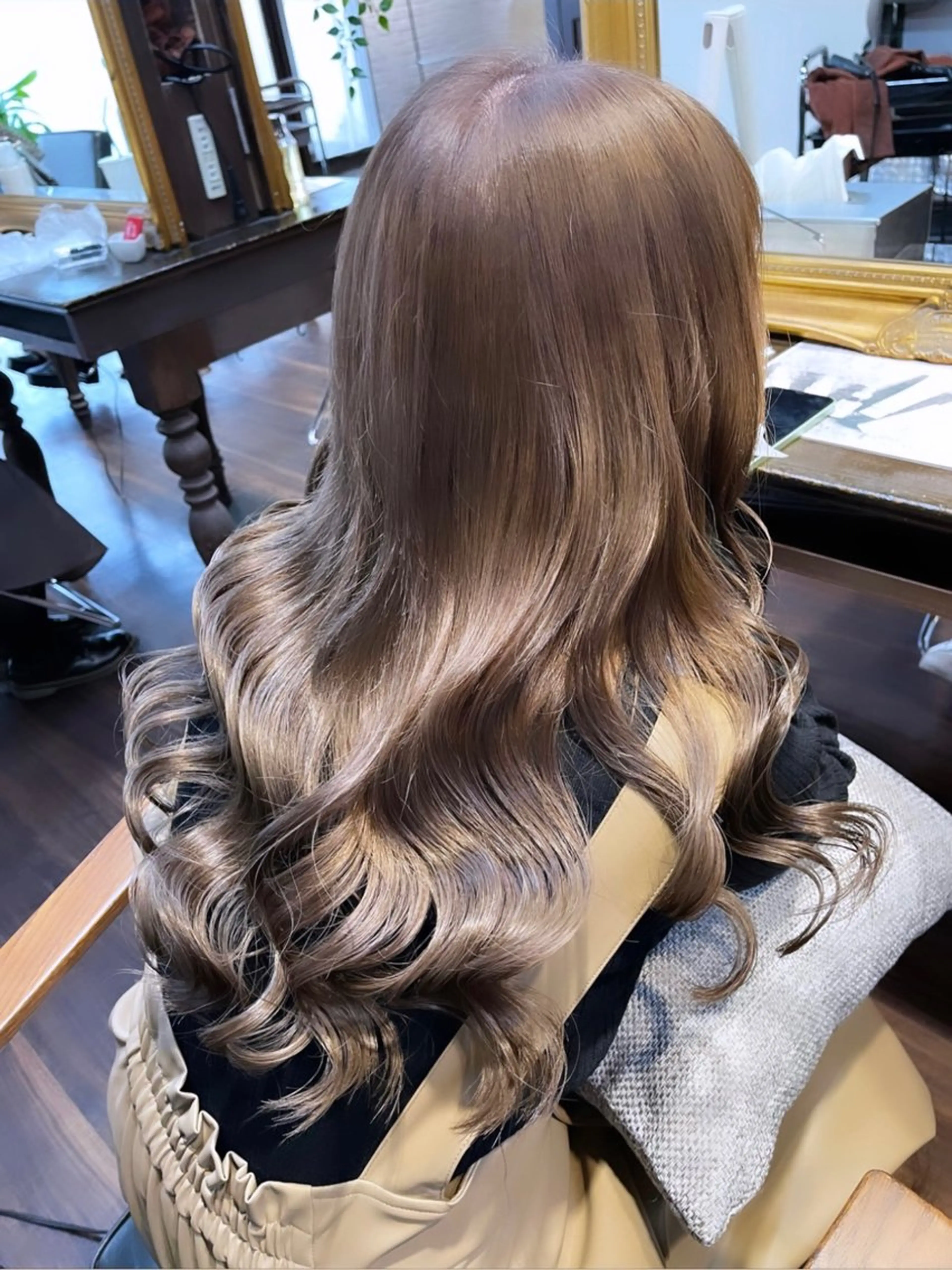セミロング カラー ヘアアレンジ ベージュカラー ブリーチ イヤリングカラー ハイトーンカラー ミルクティーベージュ ヘアカラー トリートメント 髪質改善/縮毛矯正 ダブルカラー/Youのヘアスタイル