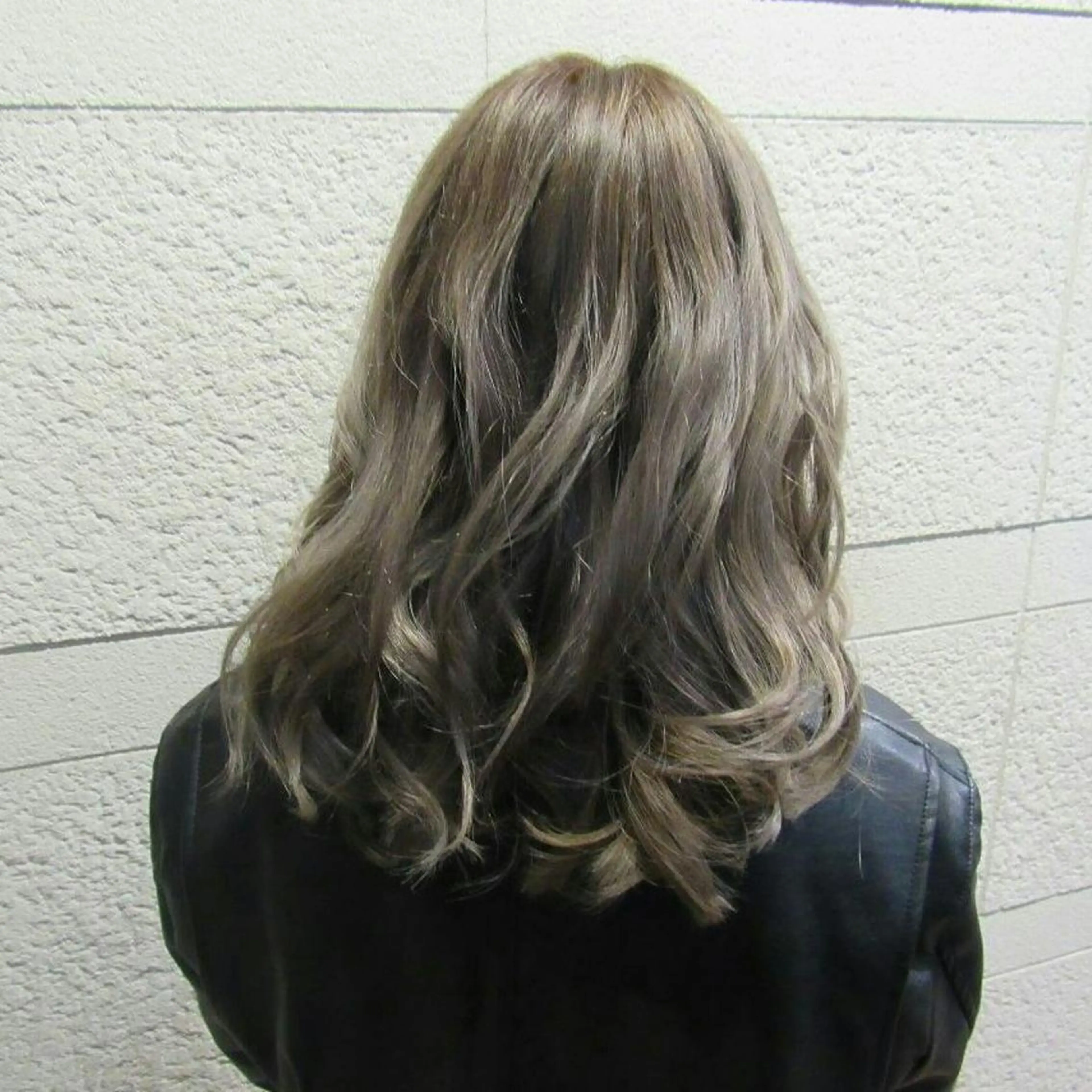 ミディアム カラー グレージュ ハイライトカラー ハイライト alpha. カラーエクステ下妻のヘアスタイル