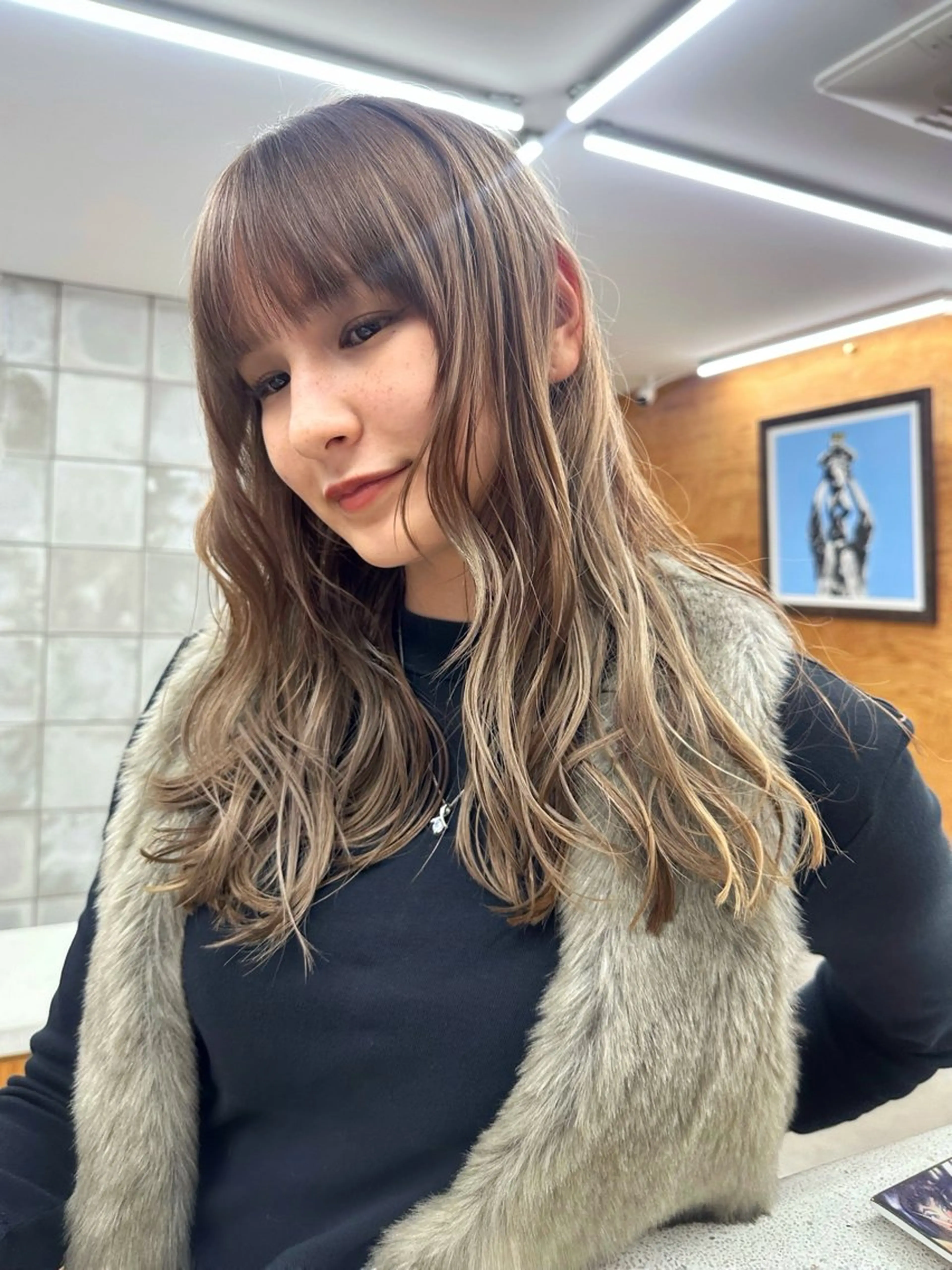 ミディアム カラー ベージュカラー ブリーチ ブロンド グレージュ ハイライトカラー カット ヘアカラー 榛地 渉馬のヘアスタイル
