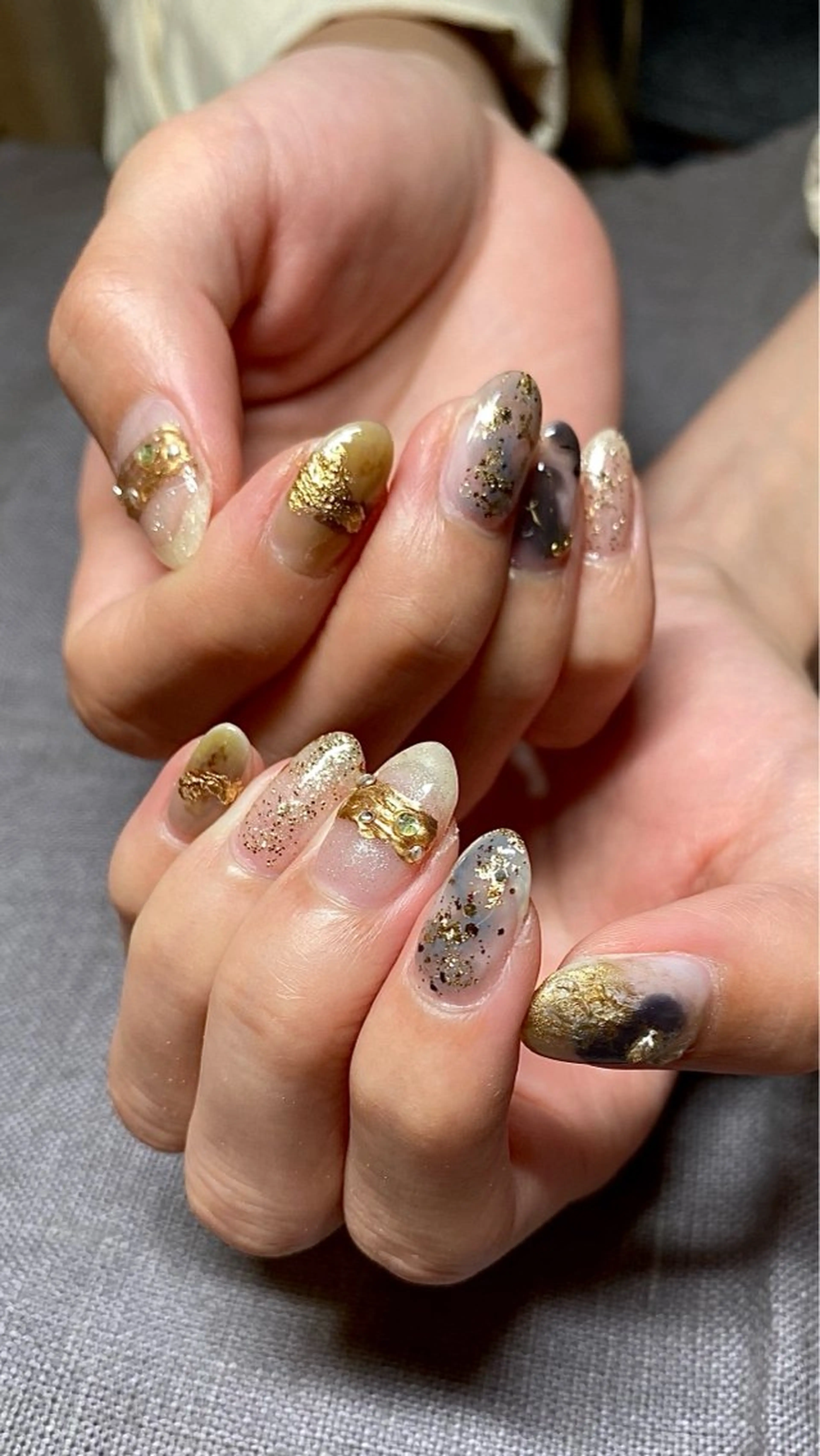 ネイル ゴールド ニュアンスネイル atelier mofのネイルデザイン