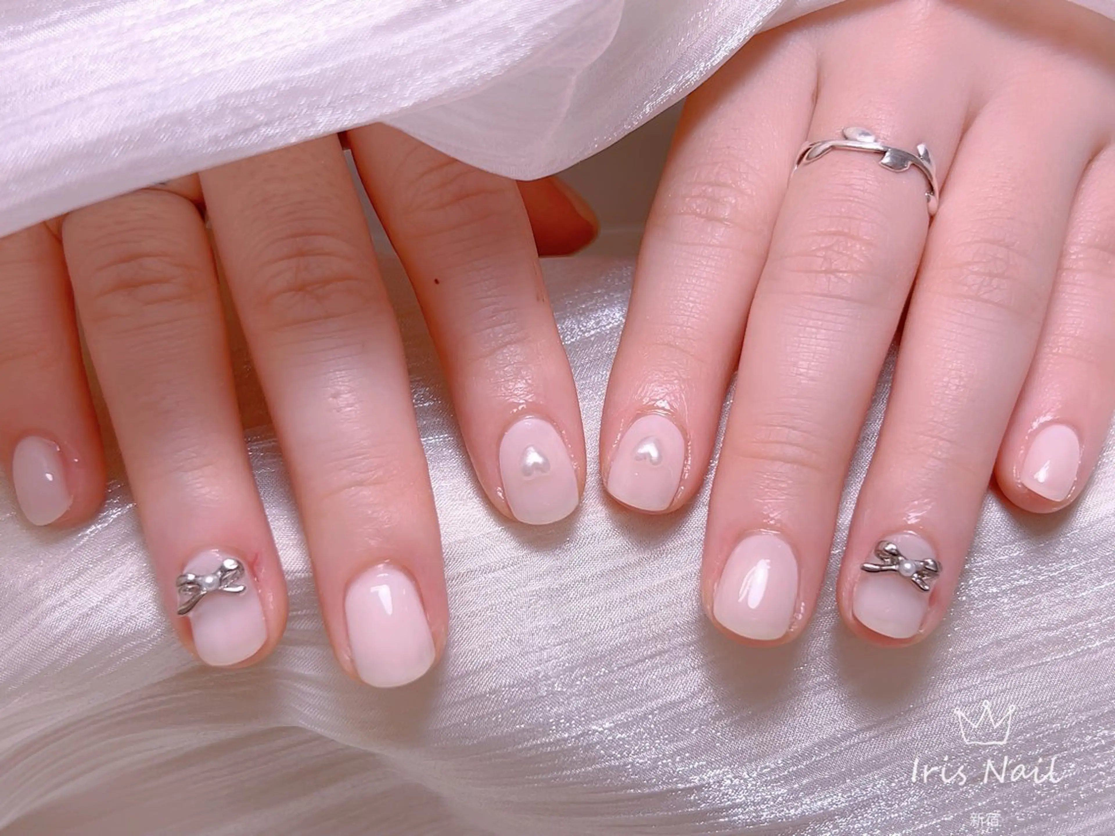 ネイル フレンチネイル ジェルネイル グラデーション 韓国ネイル マグネットネイル ハンドネイル 【長さ出し】 IRIS NAILのネイルデザイン