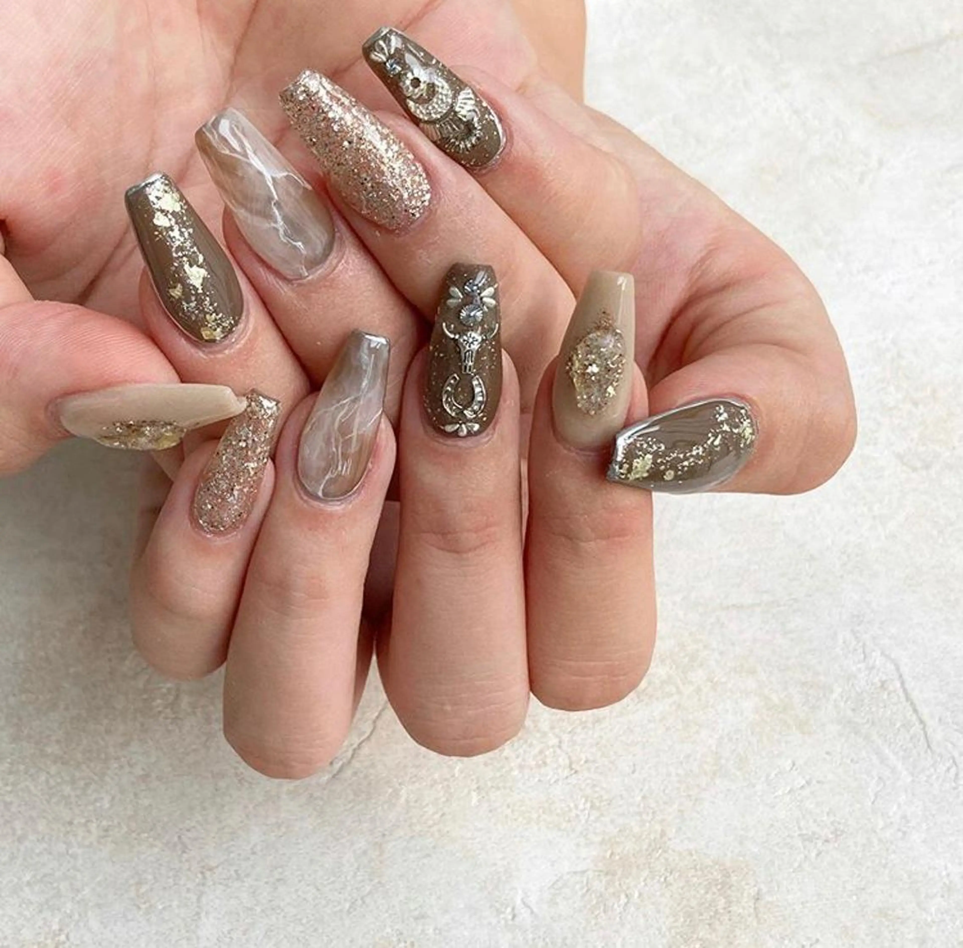 ネイル ブラウン ニュアンスネイル ハンドネイル crestnail所属・小林 束紗のネイルデザイン