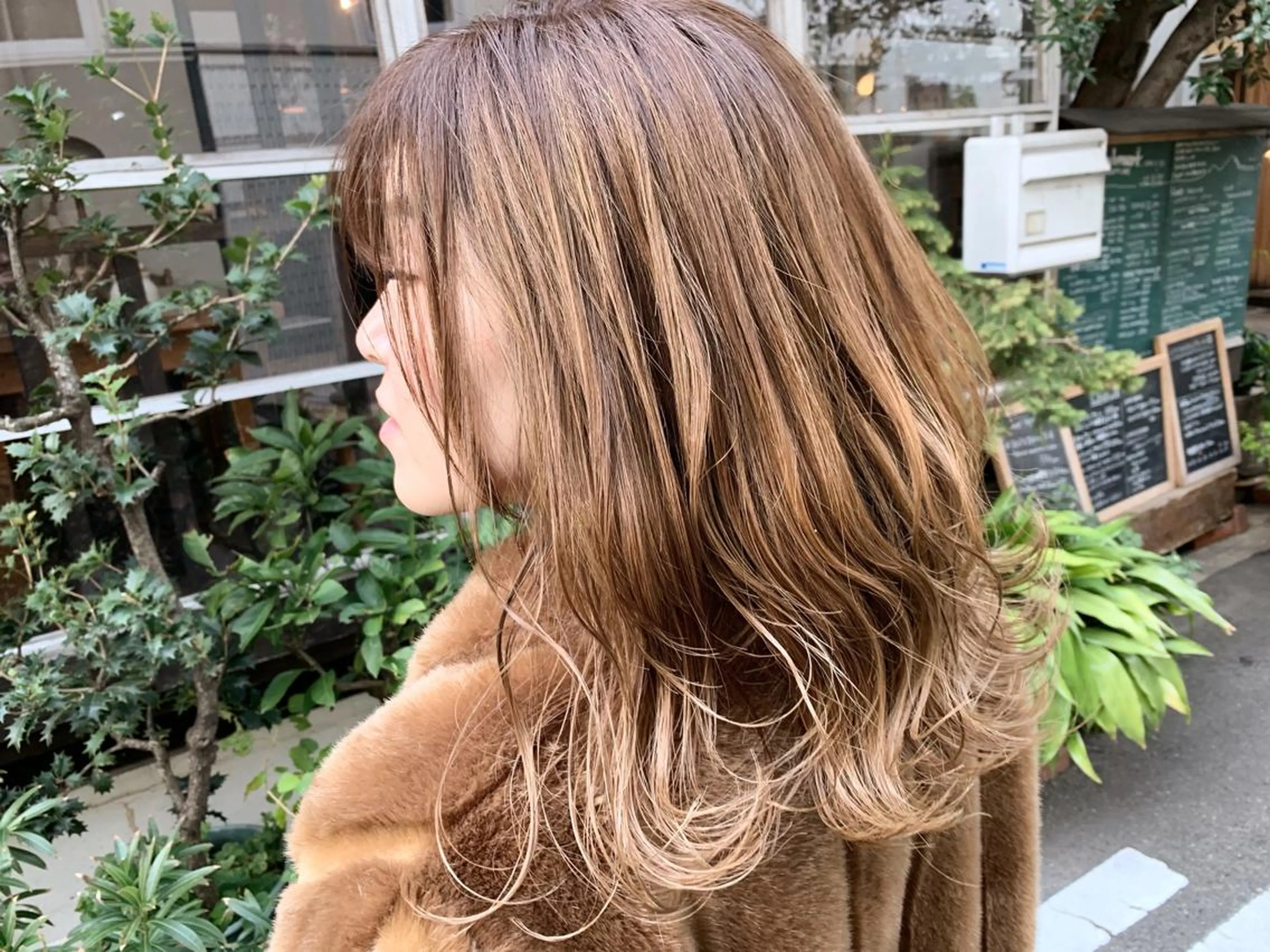 セミロング カラー ヘアカラー トリートメント LEB所属・下河 宗太のヘアスタイル