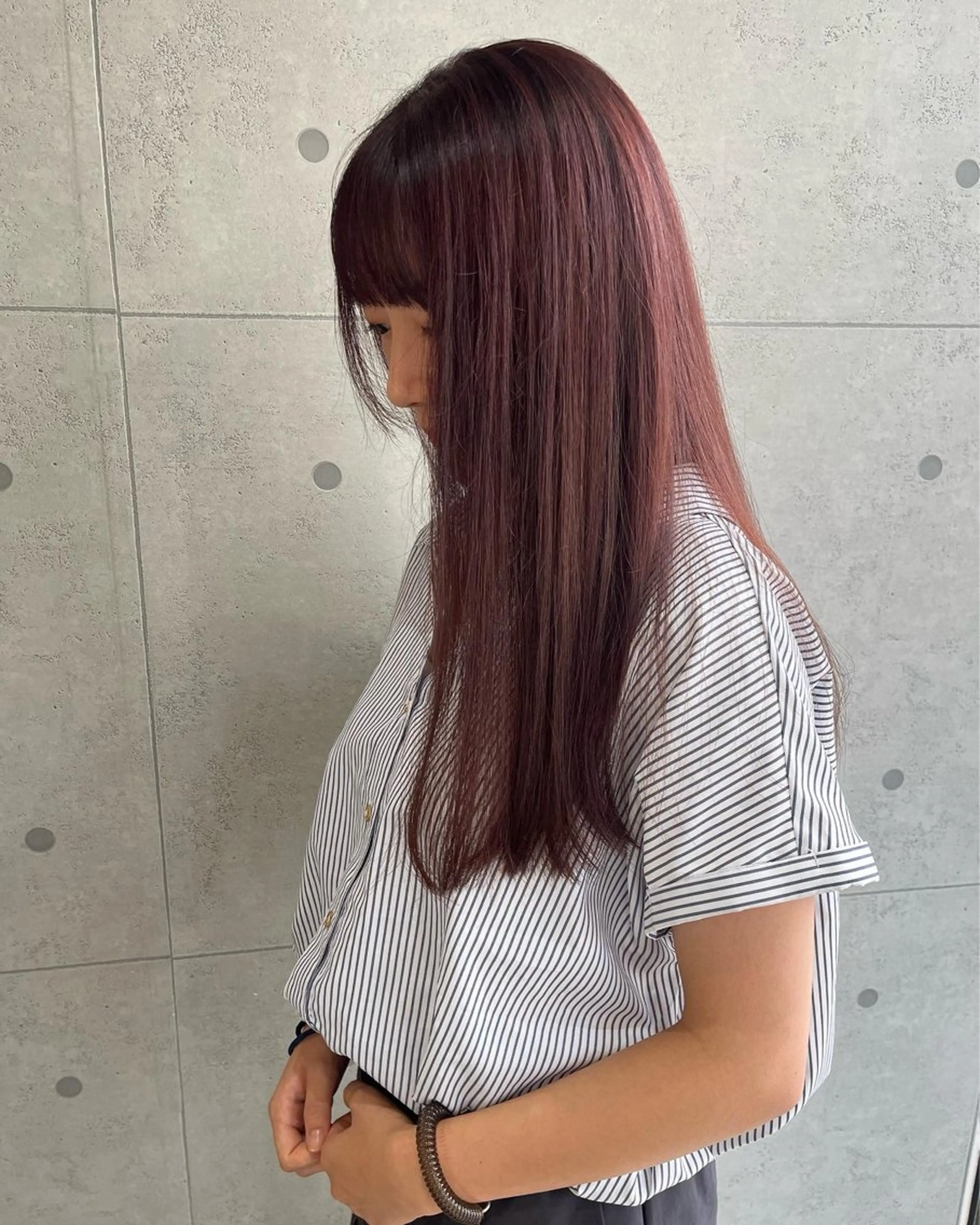 ロング カラー カシス レッドカラー カット ヘアカラー トリートメント 下石怜子/レイヤー カット/透明感カラーのヘアスタイル
