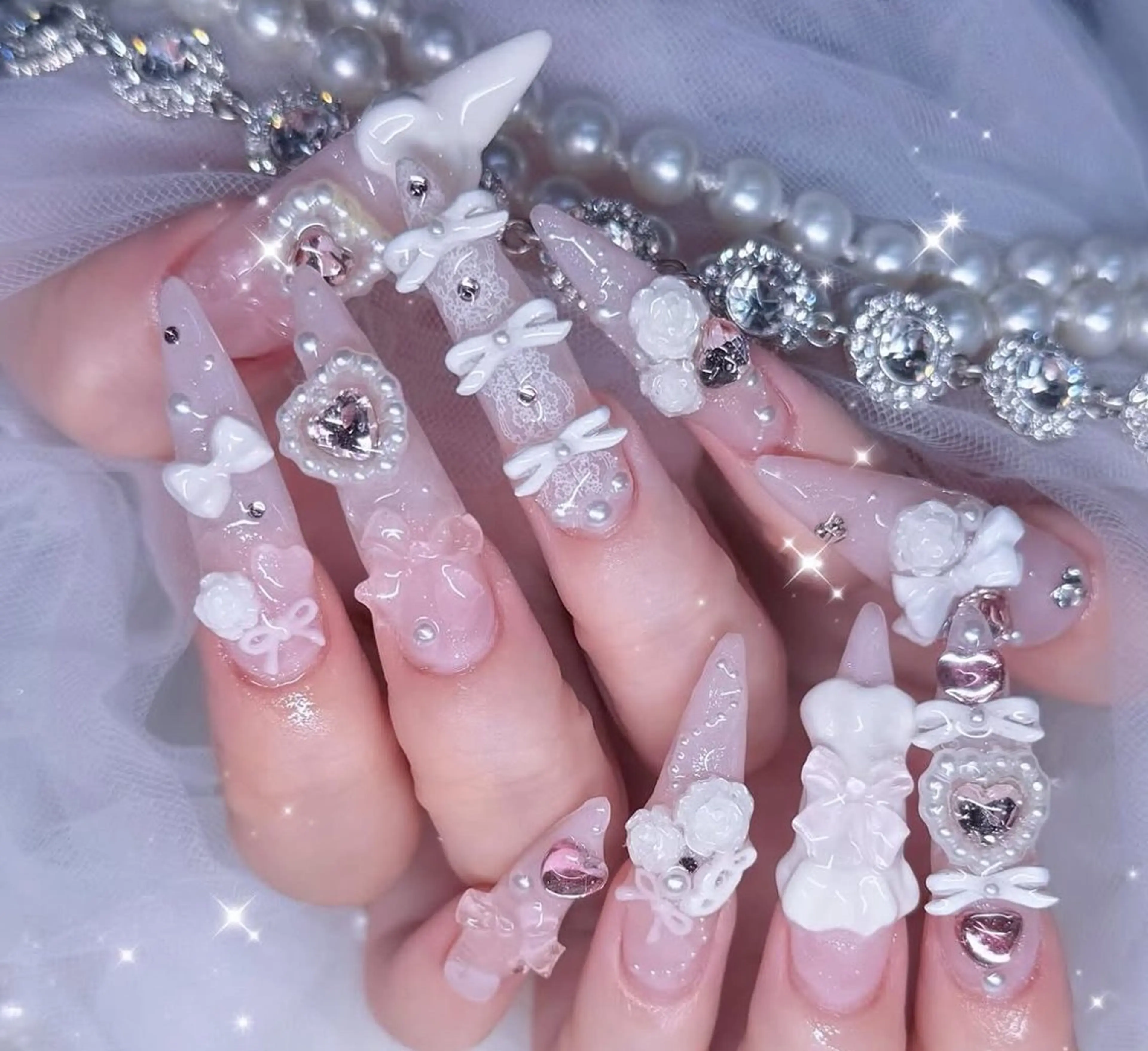 ネイル フレンチネイル ジェルネイル ハロウィン キラキラネイル 韓国ネイル H.babynailsalon所属・H.baby Nail Salonのネイルデザイン