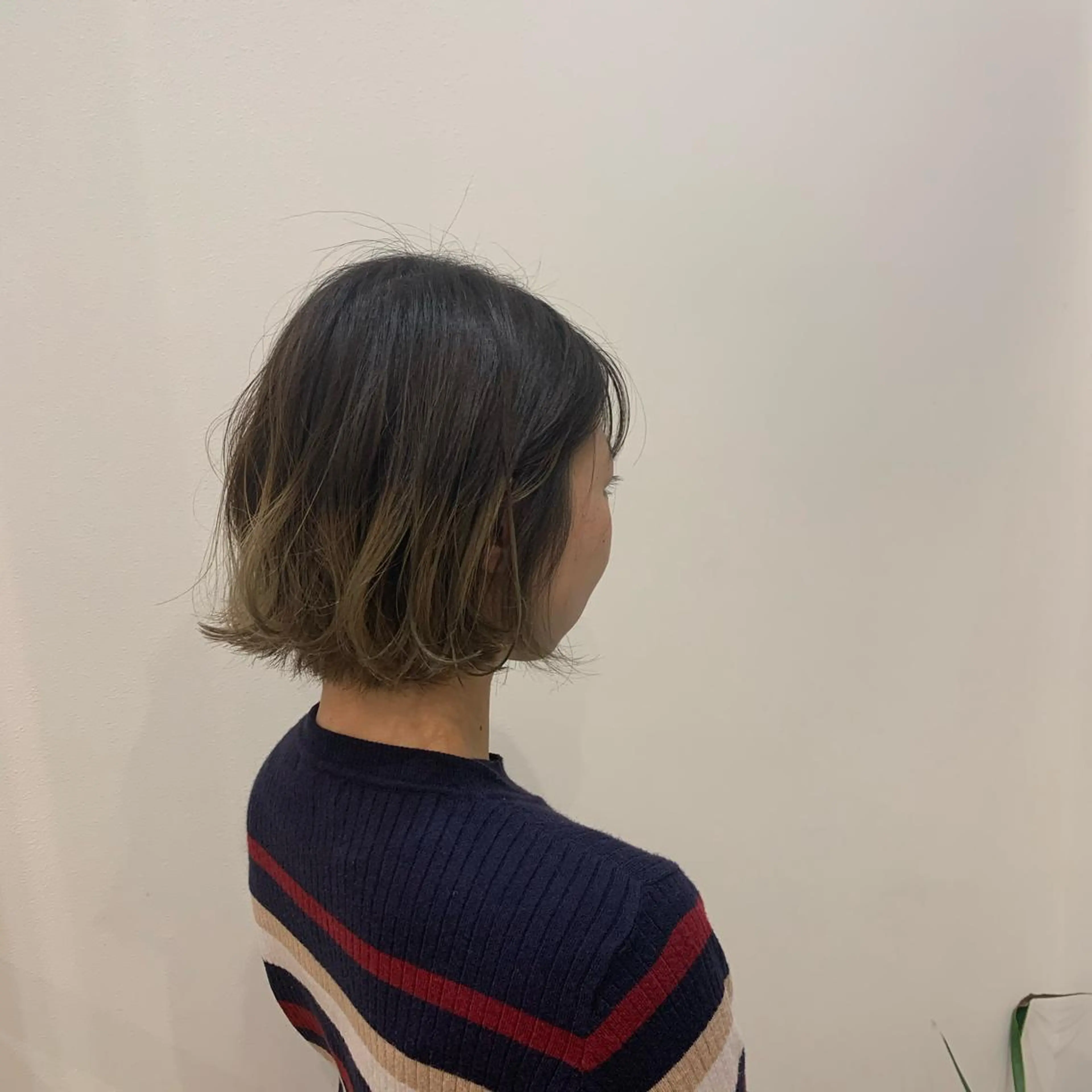 ミディアム 津秋 朝美のヘアスタイル