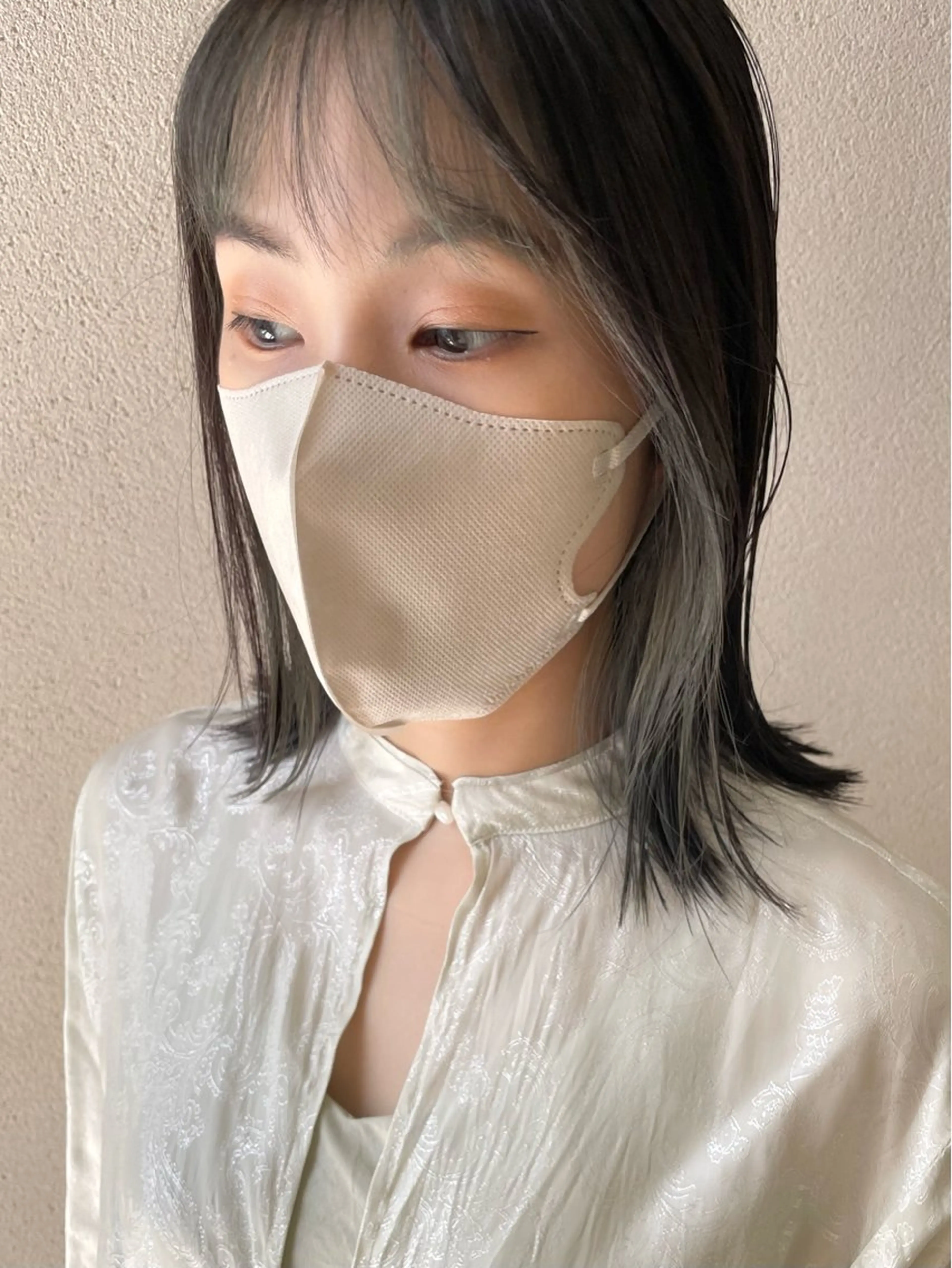 ミディアム カラー イヤリングカラー グレージュ ミント ヘアカラー トリートメント 沢田 瞳のヘアスタイル