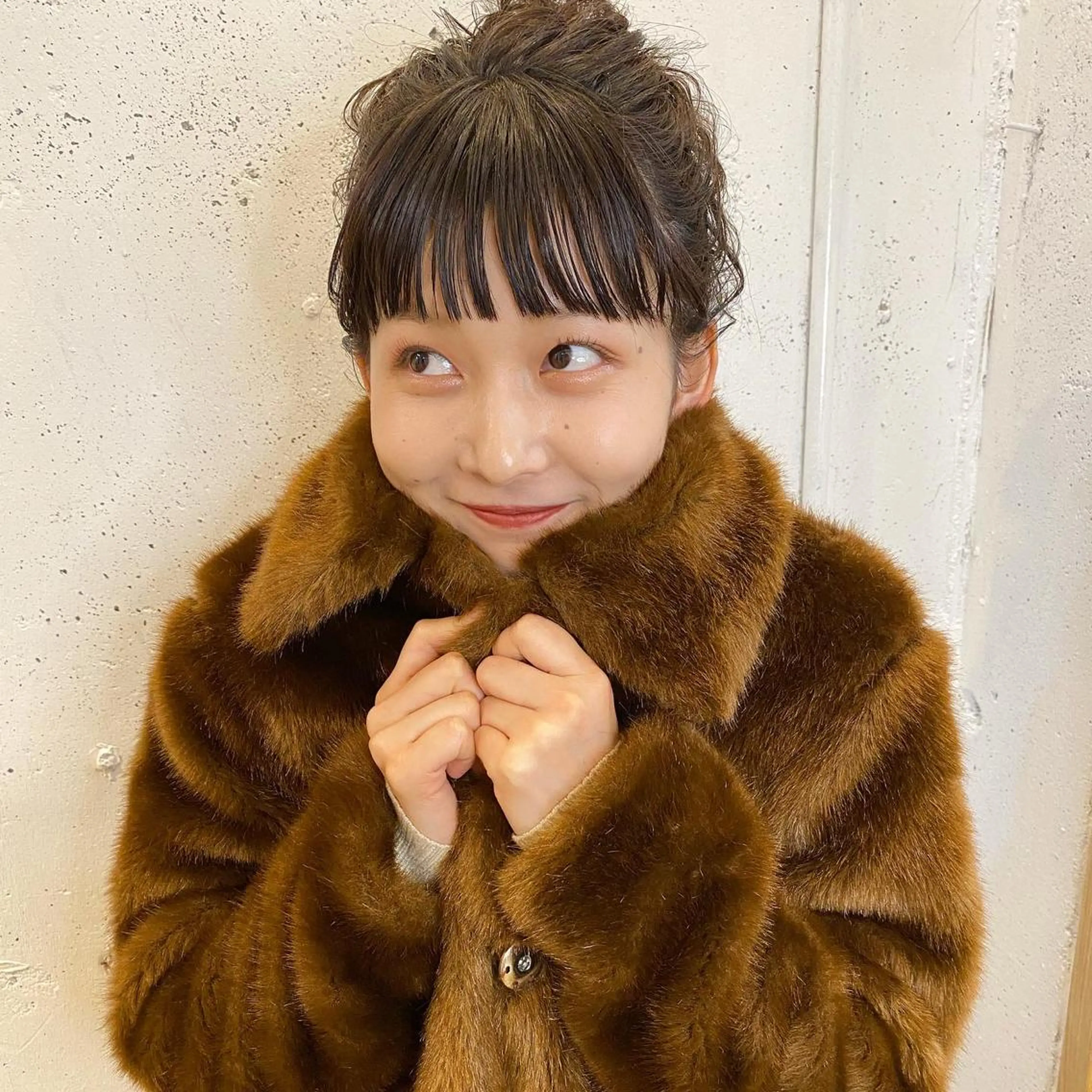 ミディアム ブリーチなしカラー レイヤーカットのヘアスタイル
