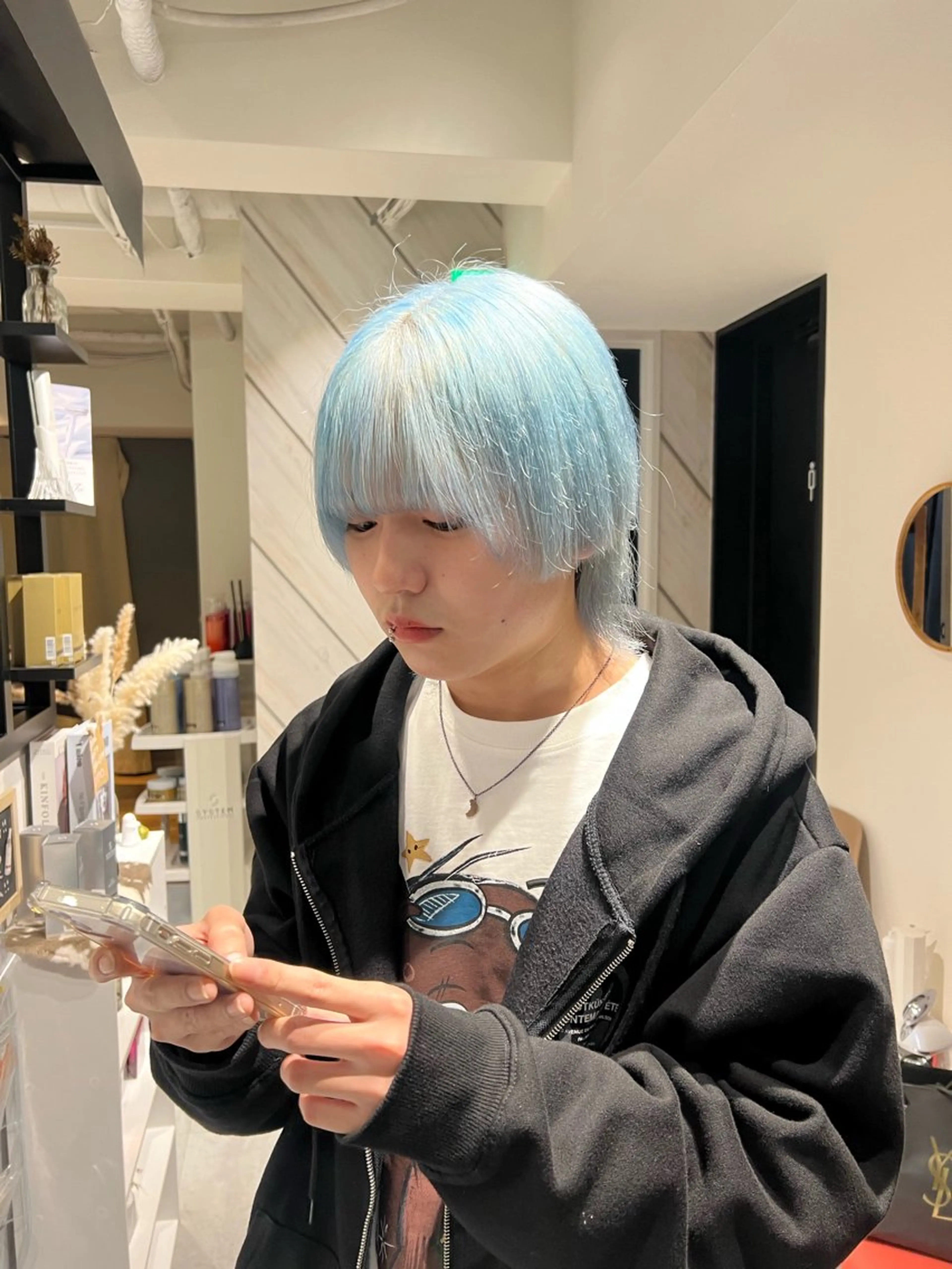 ショート 複雑履歴、デザイン 特化momoのヘアスタイル