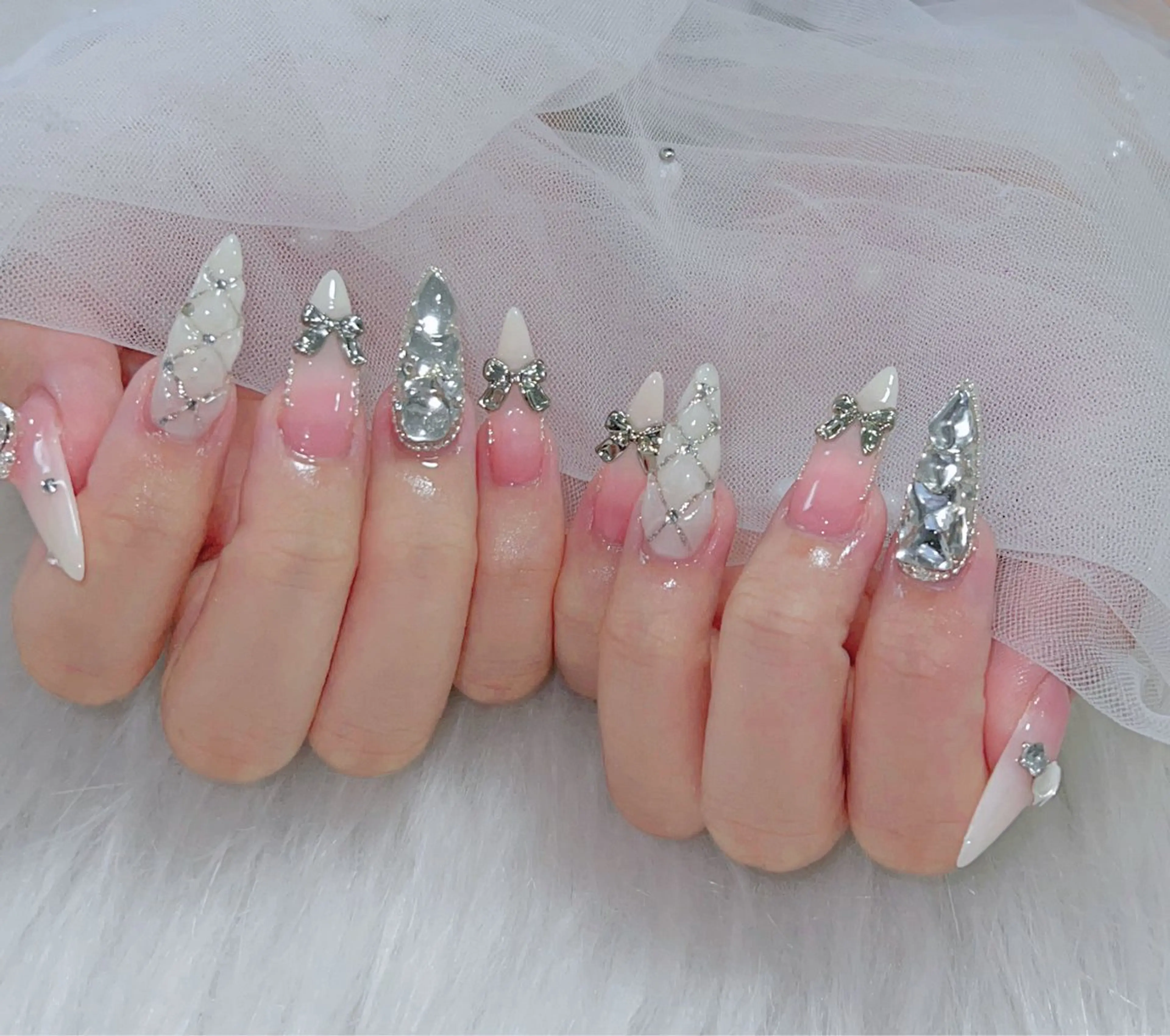 ネイル 成人式 ロングネイル マグネットネイル 大理石ネイル(マーブル) リボン ハンドネイル ZUZU AMEE NAILのネイルデザイン