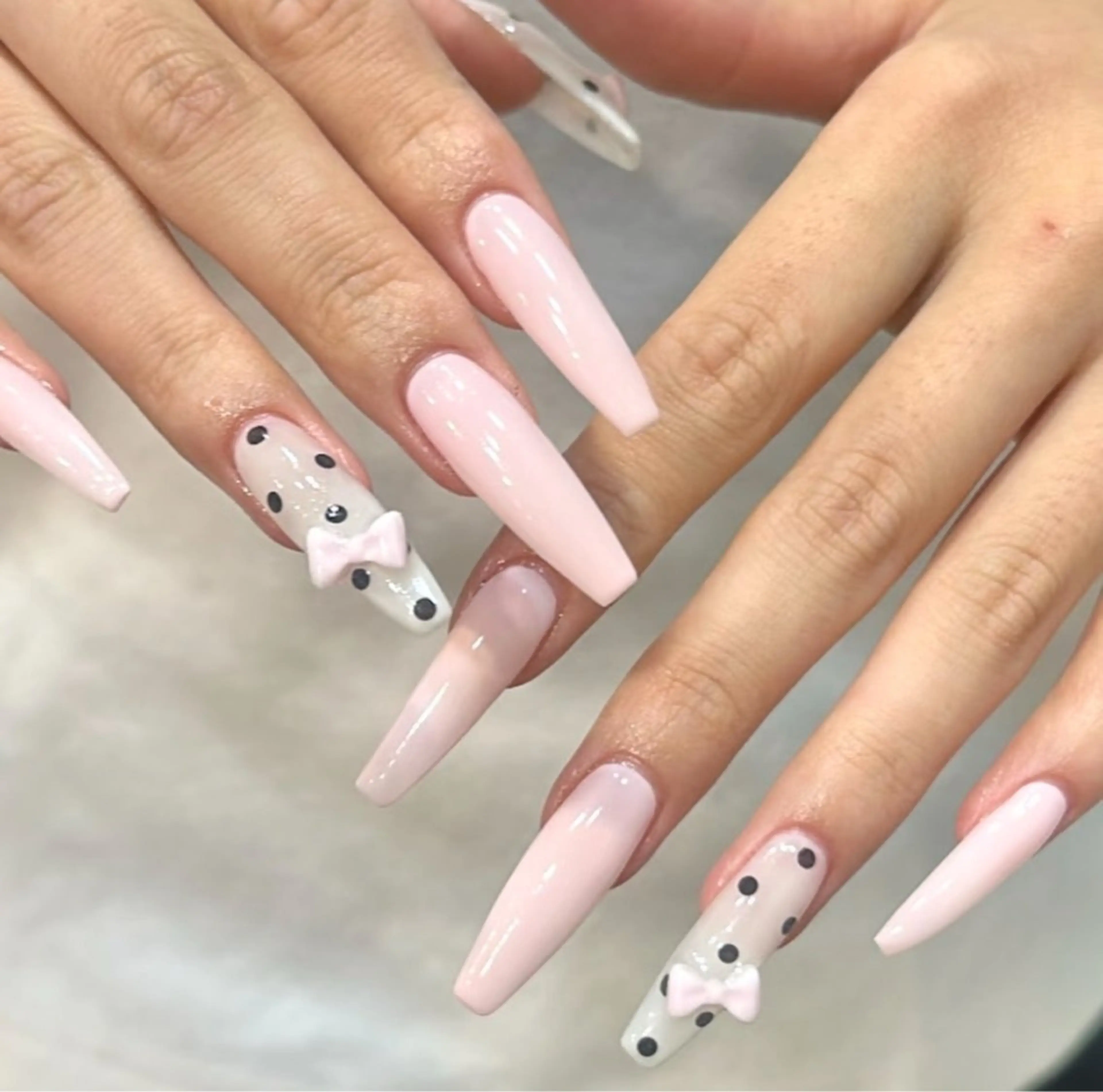 ネイル アートネイル ドット ジェルネイル リボン シンプルネイル ハンドネイル MIYUKI Salonのネイルデザイン