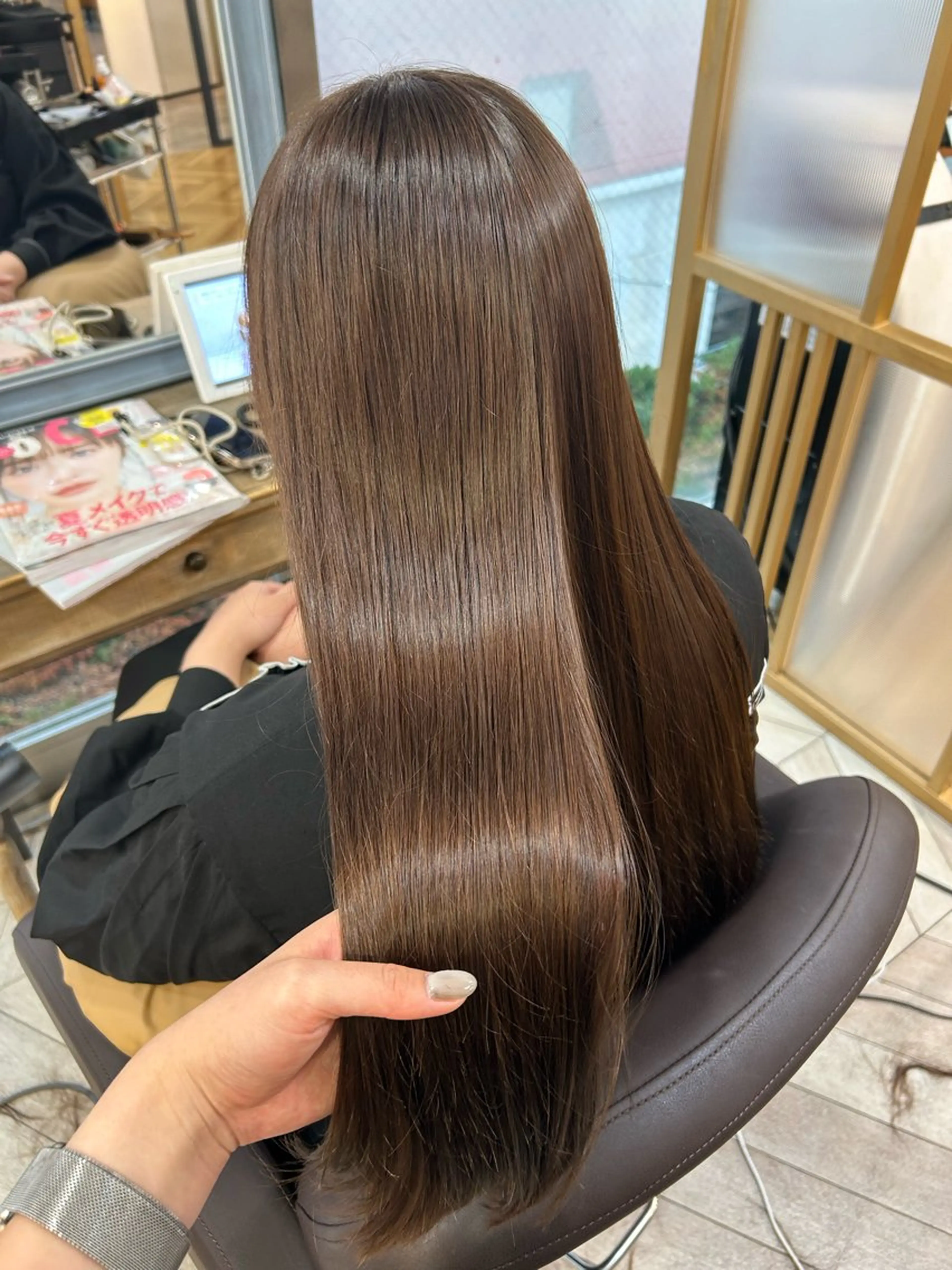 セミロング カラー 髪質改善 トリートメント ヤスザトアヤノ ／レイヤー／オリーブのヘアスタイル