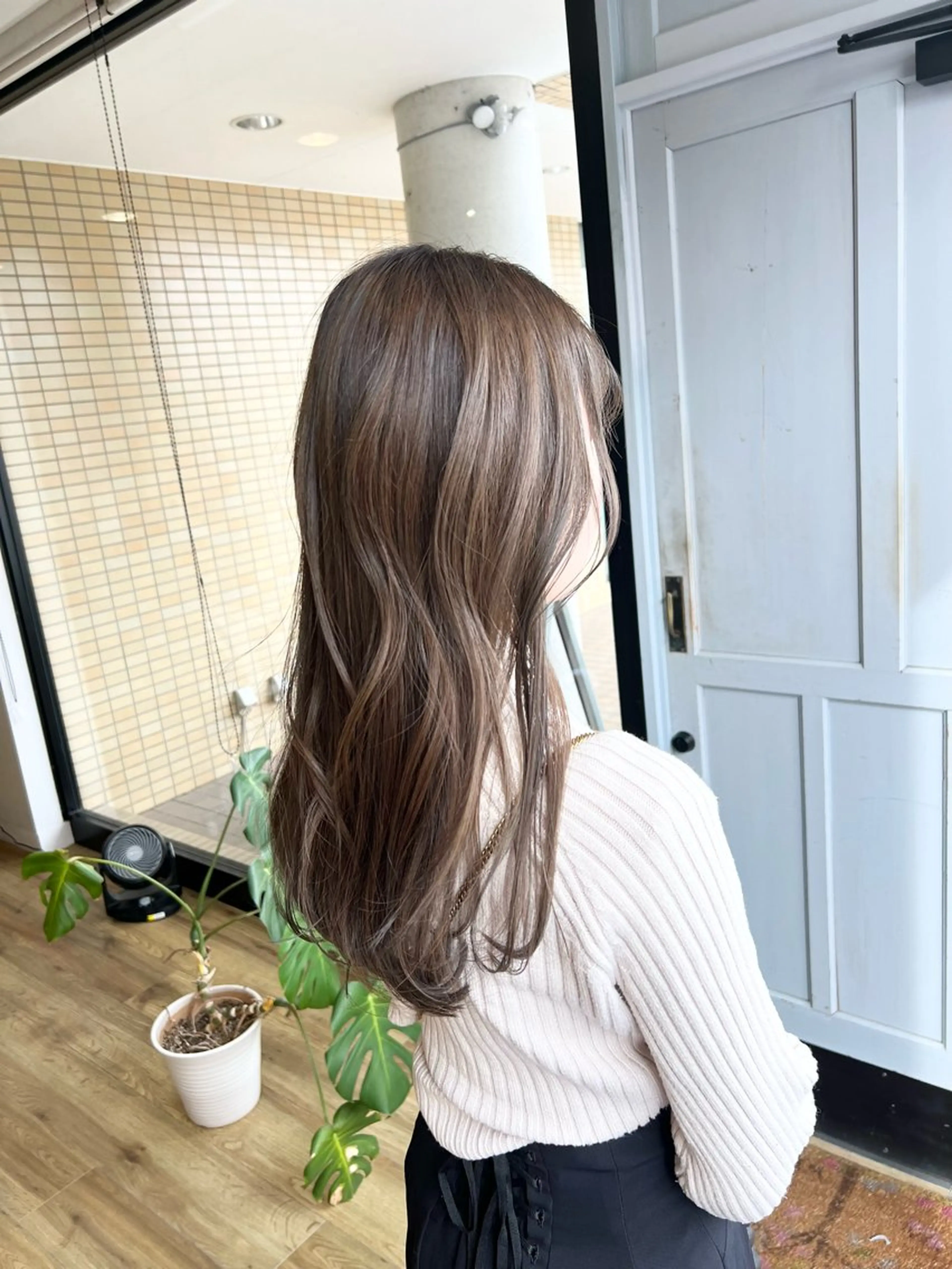 ロング カラー グレージュ ヘアカラー トリートメント 堀 望美のヘアスタイル