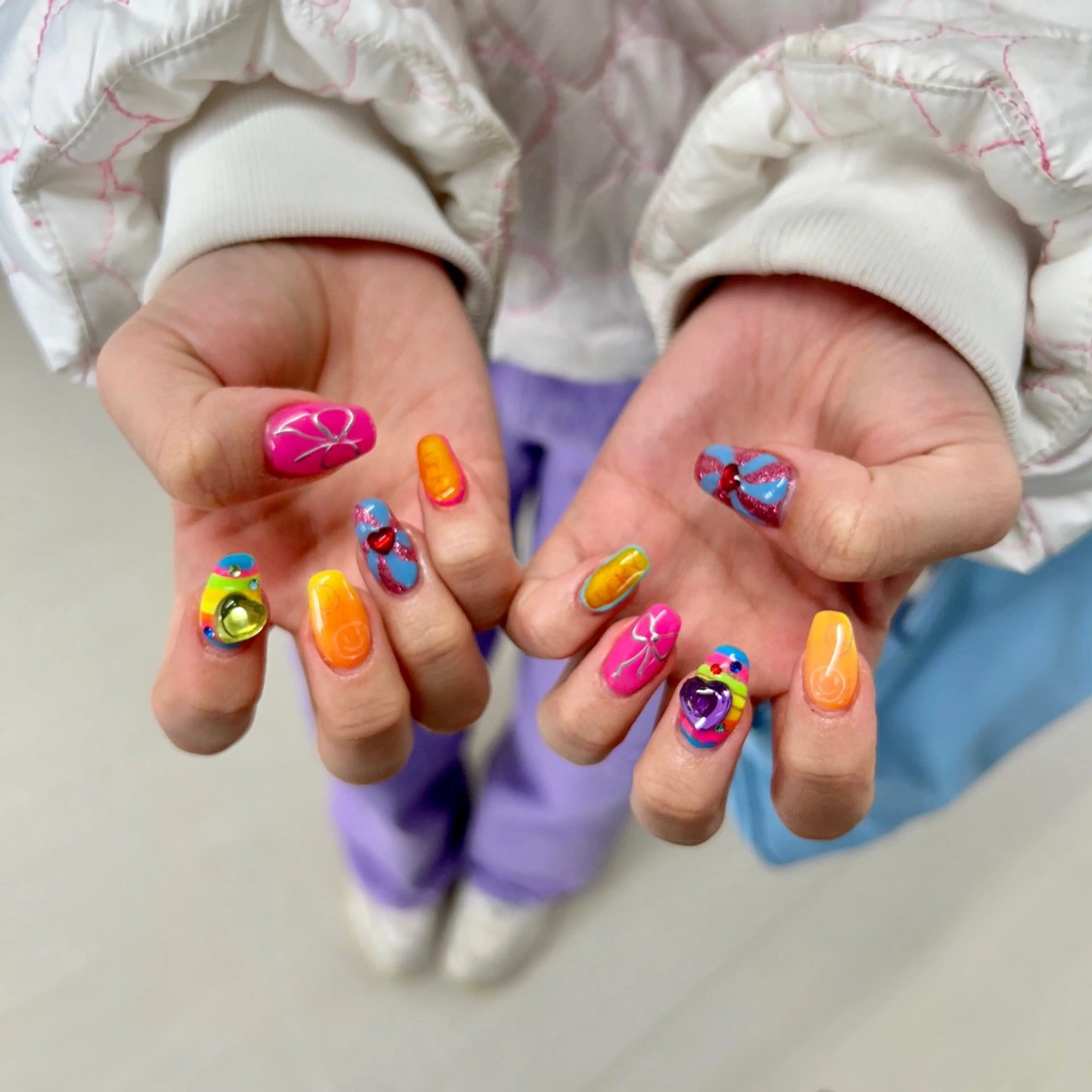 ネイル アートネイル べっ甲ネイル ジェルネイル グリーン キラキラネイル nailstudio eviz新宿店のネイルデザイン