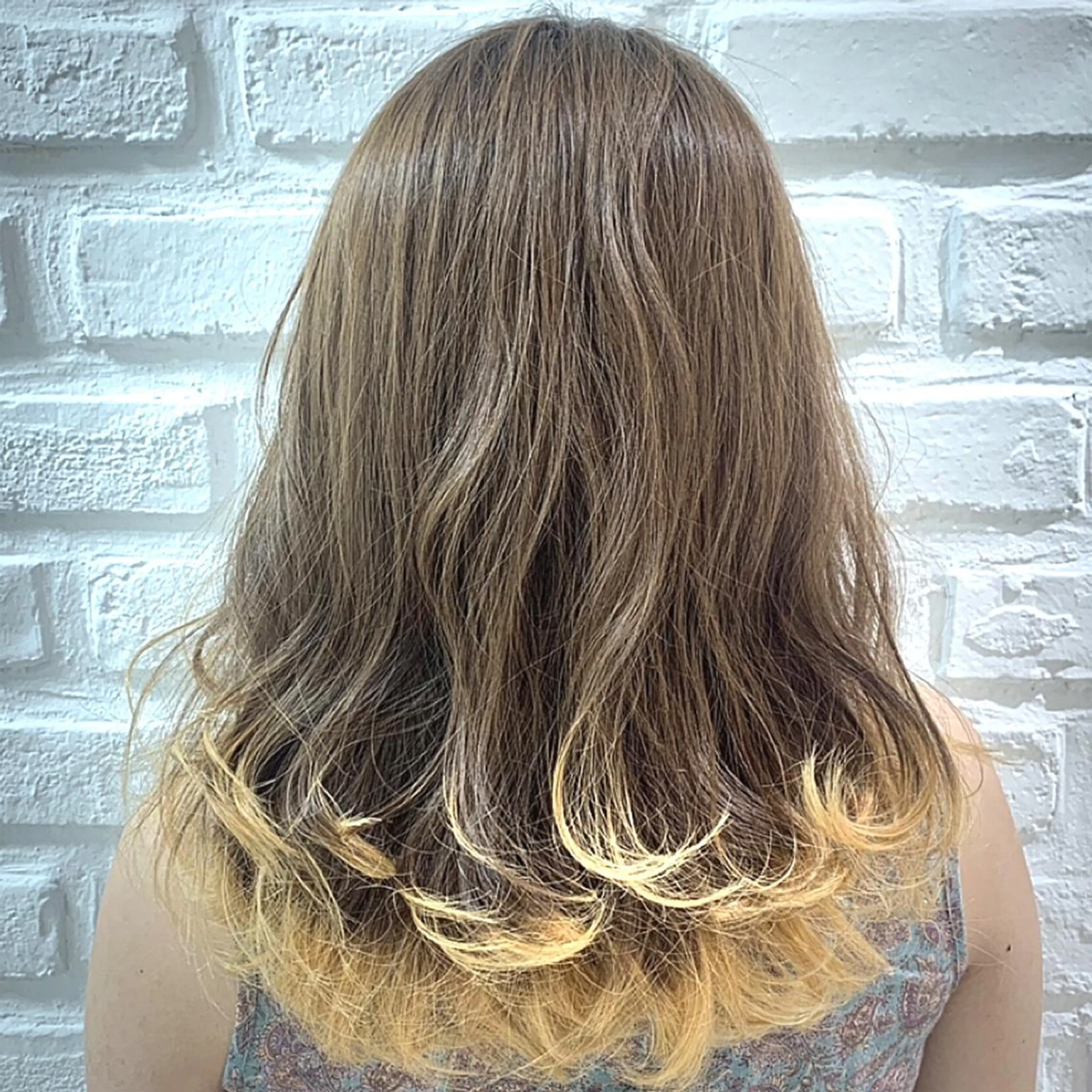 セミロング カラー バレイヤージュ ブリーチ グラデーションカラー レイヤーカット ヘアカラー トリートメント 【デザインカラー】 粥川佳日望のヘアスタイル