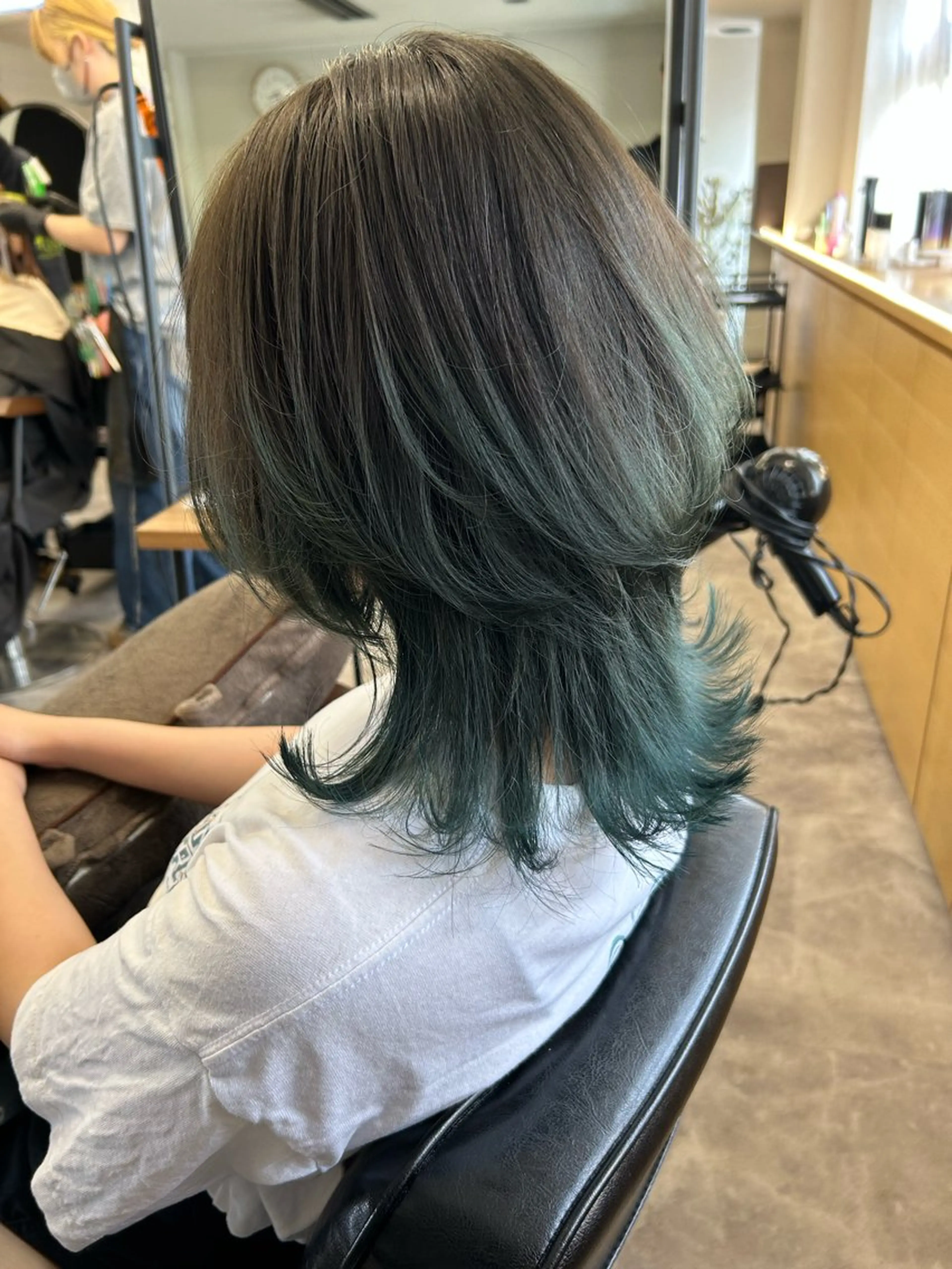 ミディアム ウルフカット カット トリートメント Emitas.　井上 真奈美のヘアスタイル