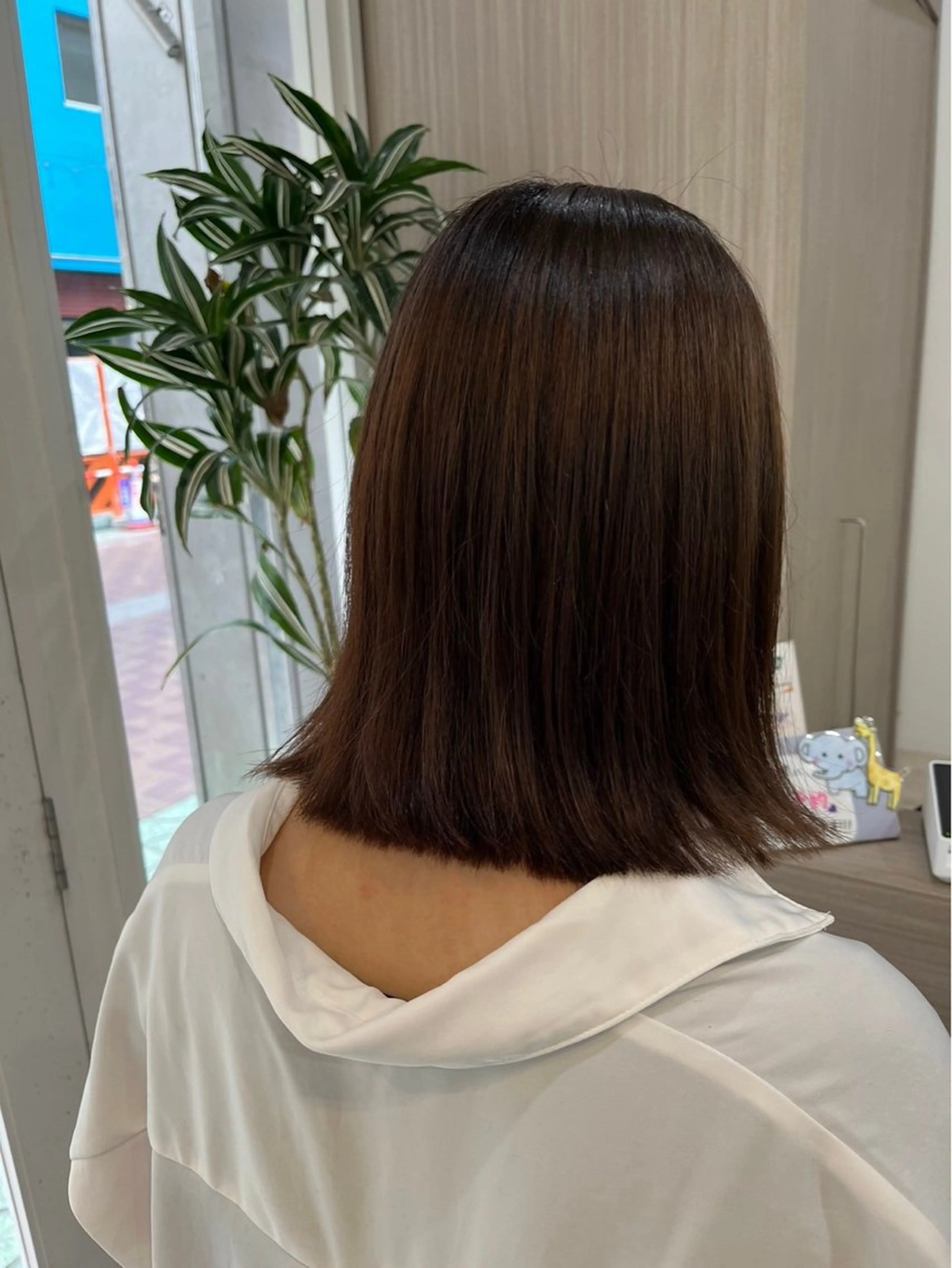 ミディアム カラー 生尾 虹水のヘアスタイル