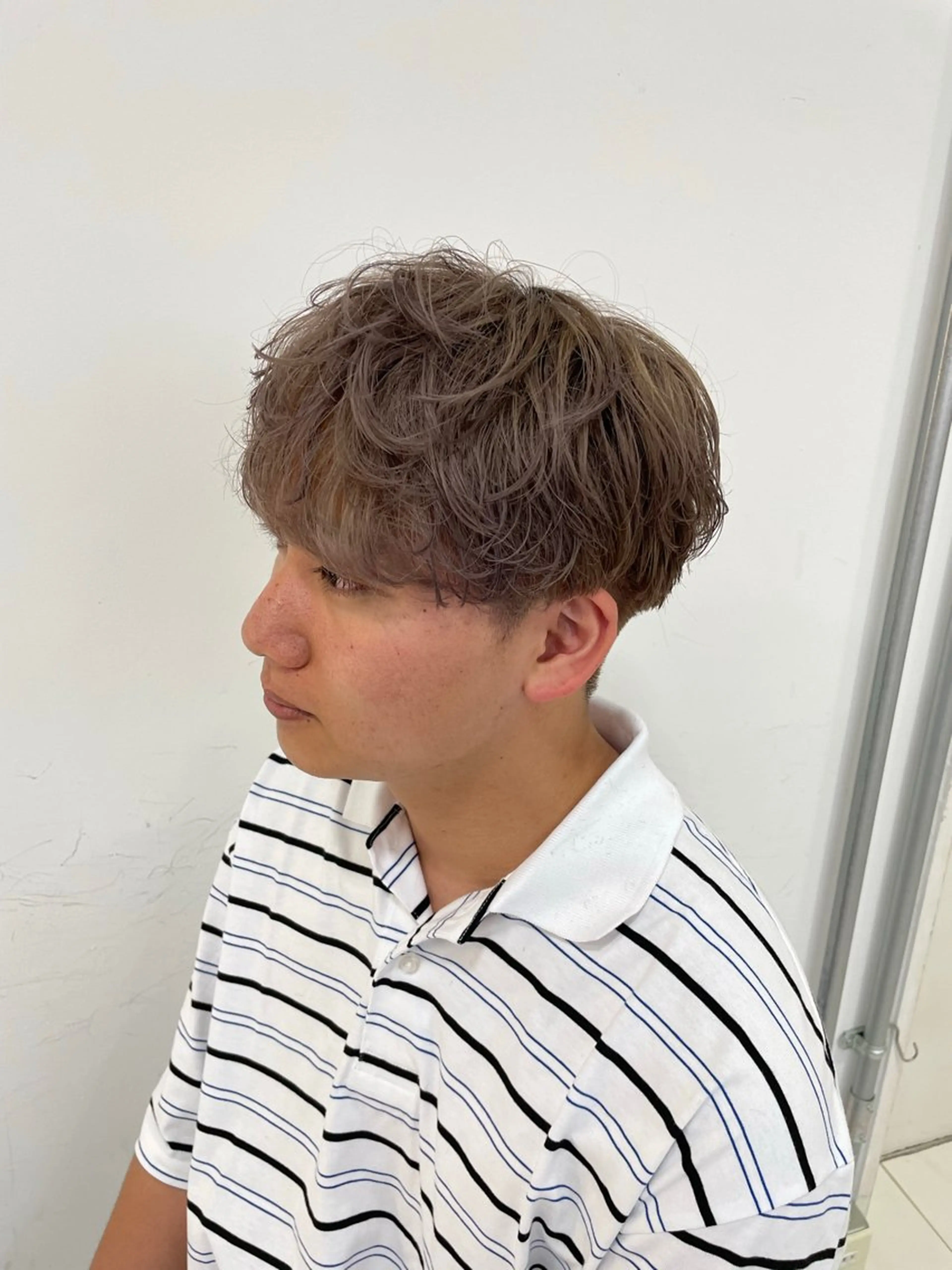ショート カラー パーマ メンズ ベージュカラー ミルクティーベージュ カット ヘアカラー 「パーマ指名No1 🥇」小日向悠のヘアスタイル
