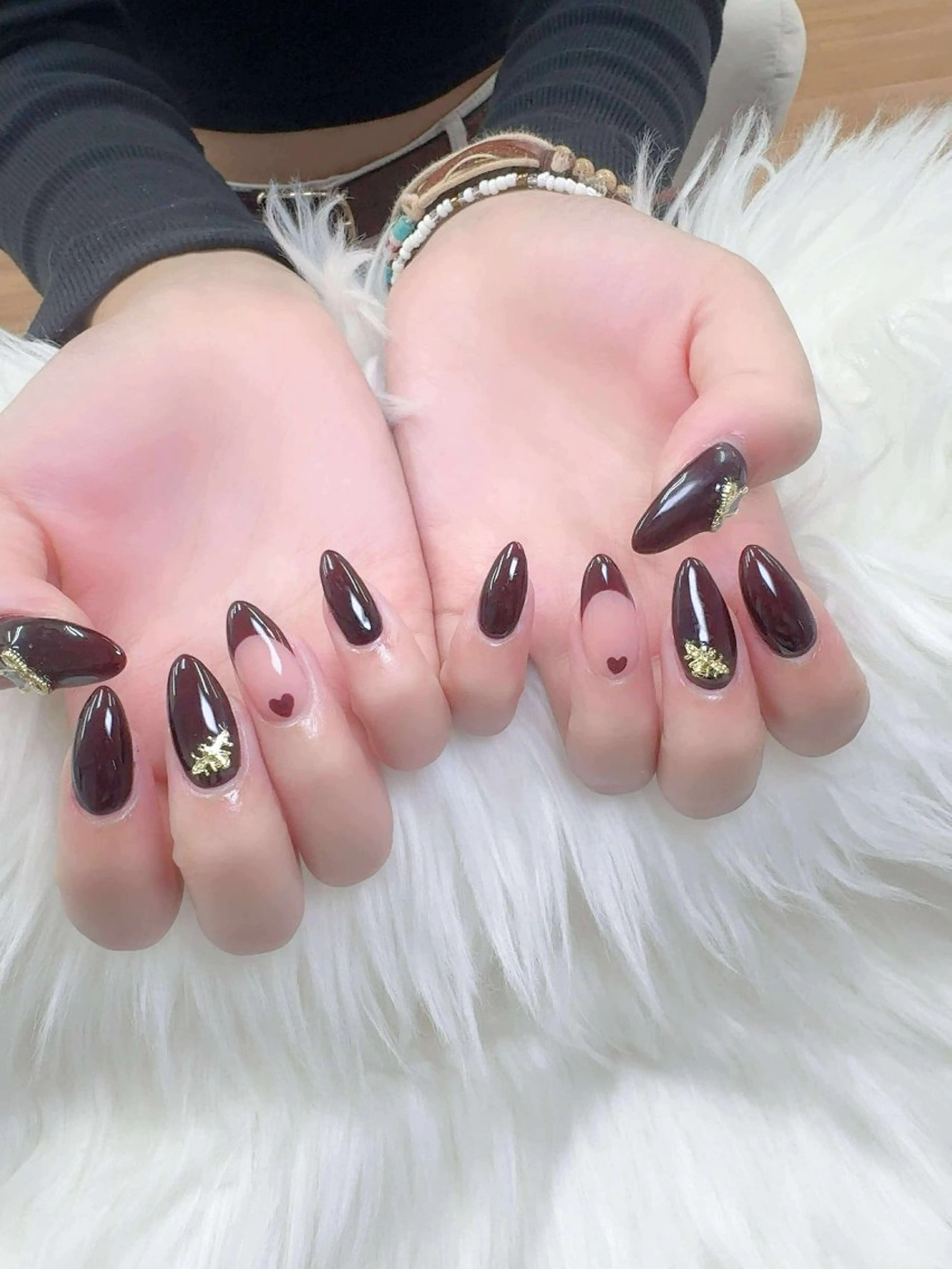 ネイル フレンチネイル グラデーション キラキラネイル 韓国ネイル マグネットネイル ハンドネイル ハンドケア Hara Nail 【パラジェル使用】のネイルデザイン