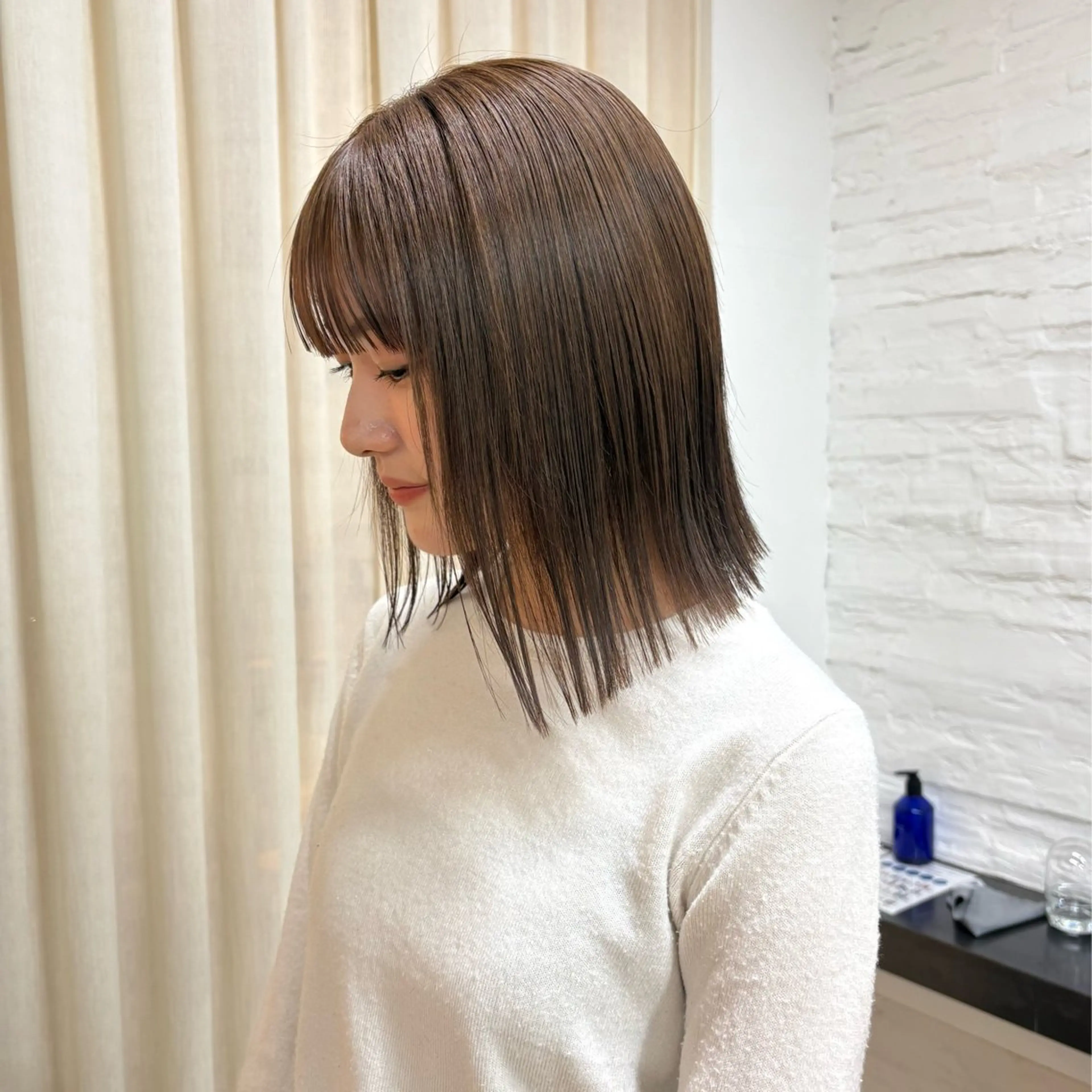 ミディアム カラー ボブ ヘアカラー mina / 透明感ベージュカラーのヘアスタイル