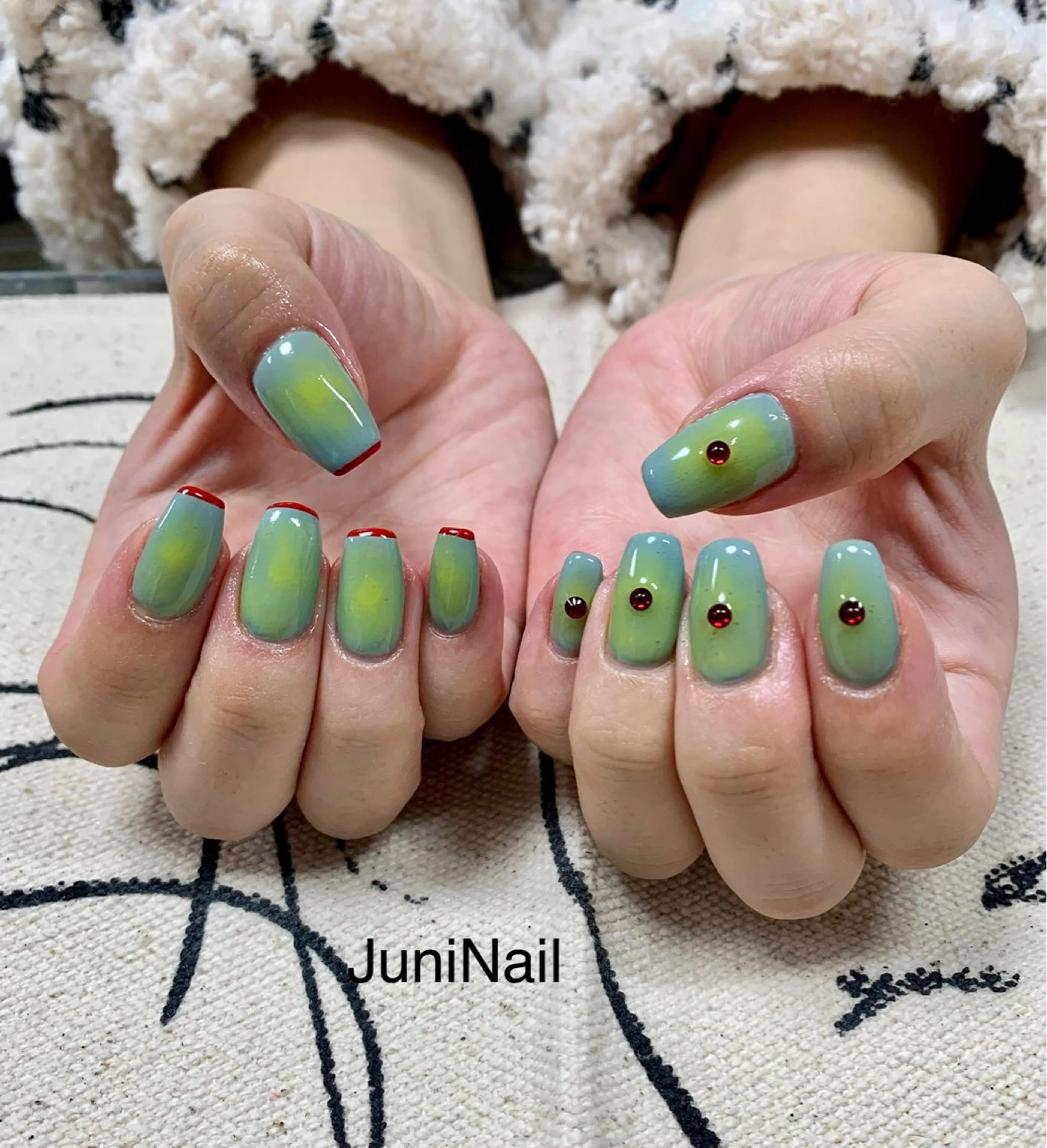 ネイル オーロラネイル フラッシュネイル 氷ネイル・うるうるネイル キラキラネイル 韓国ネイル ハンドネイル JuniNail 주니네일🇰🇷suのネイルデザイン