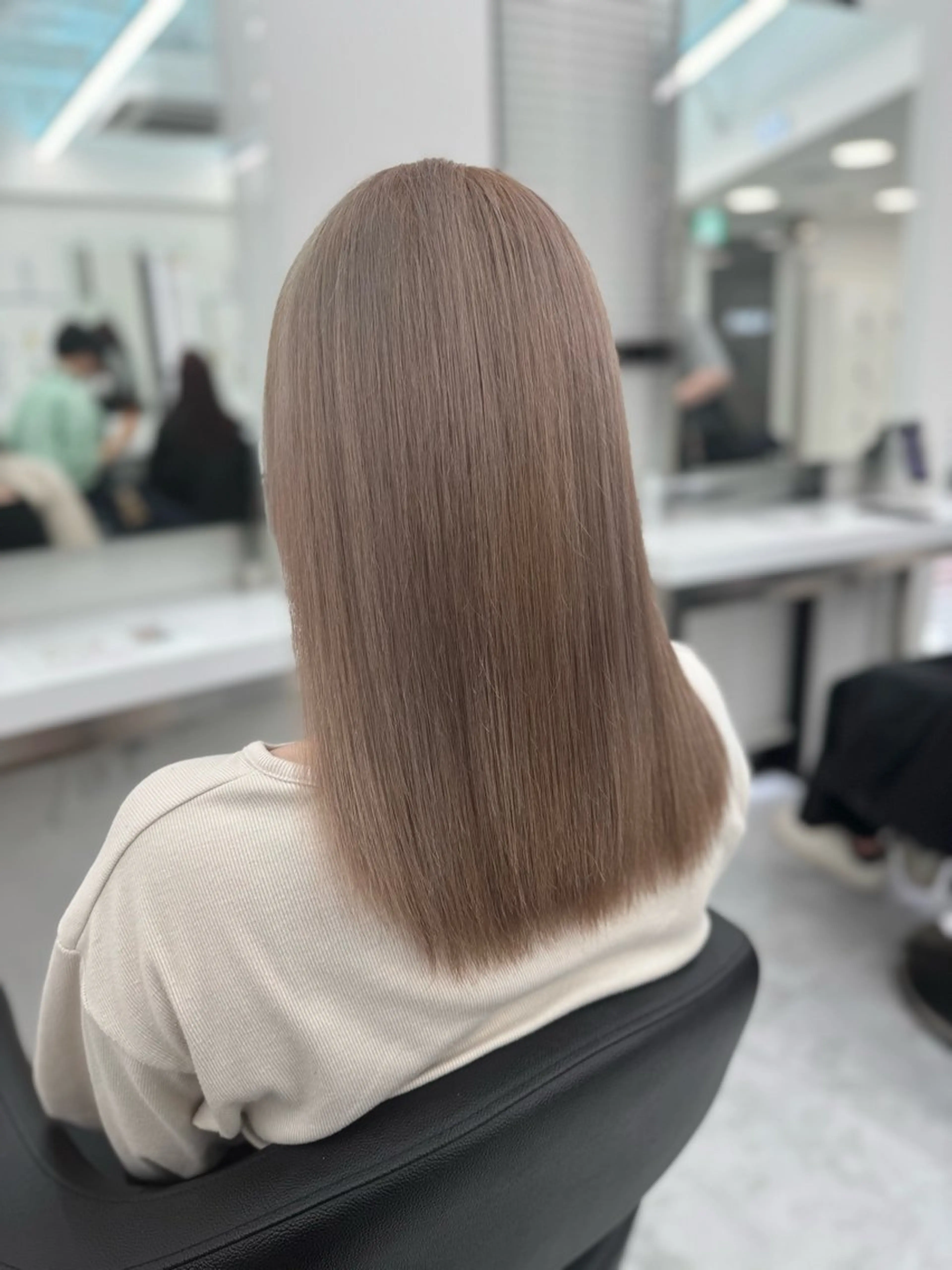 ミディアム ヘアカラー 🤍透明感カラー🤍 MANAのヘアスタイル