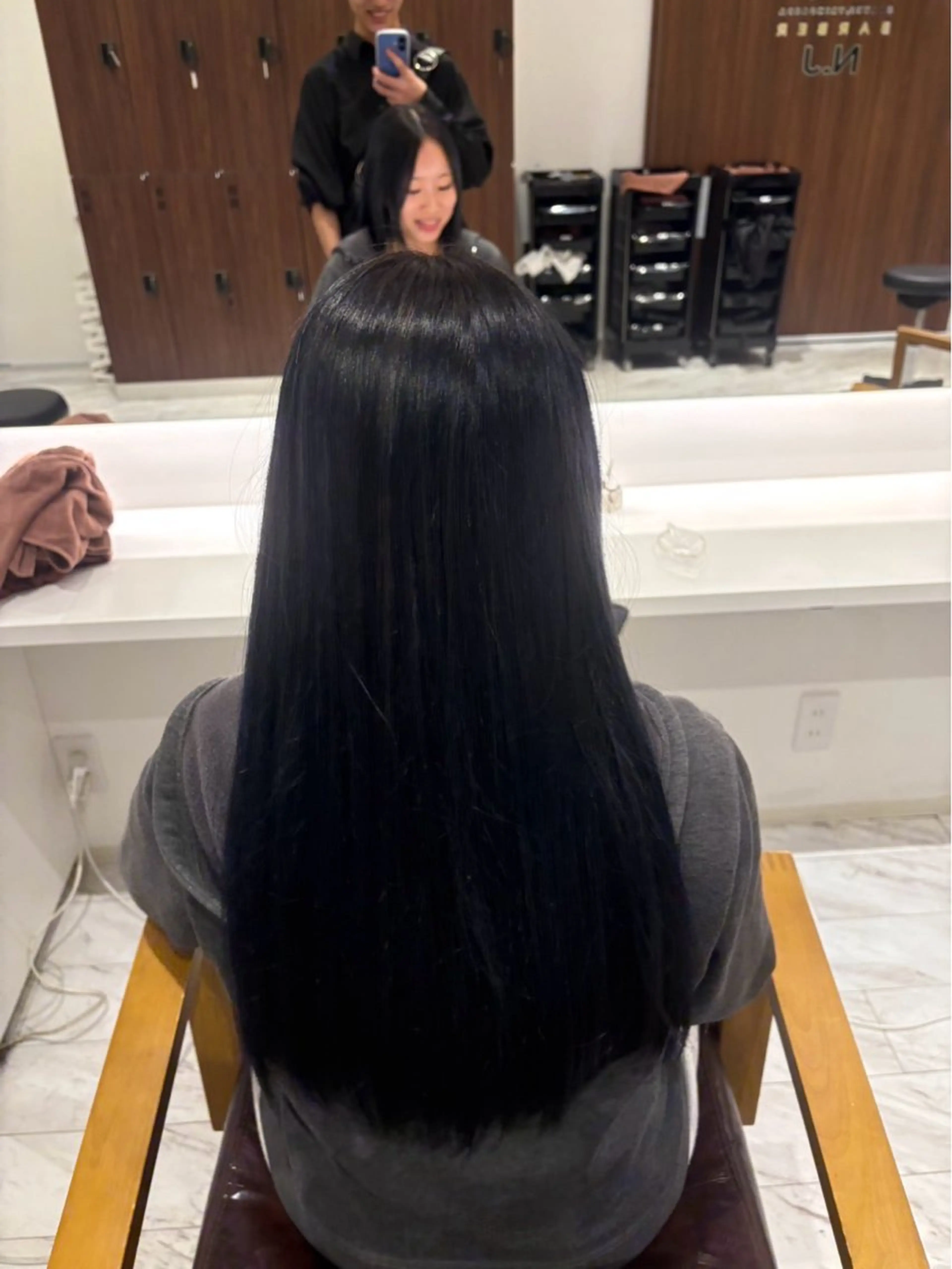 ロング カラー 黒髪 ブルーカラー ブルーブラック ヘアカラー トリートメント 山田 快晴のヘアスタイル