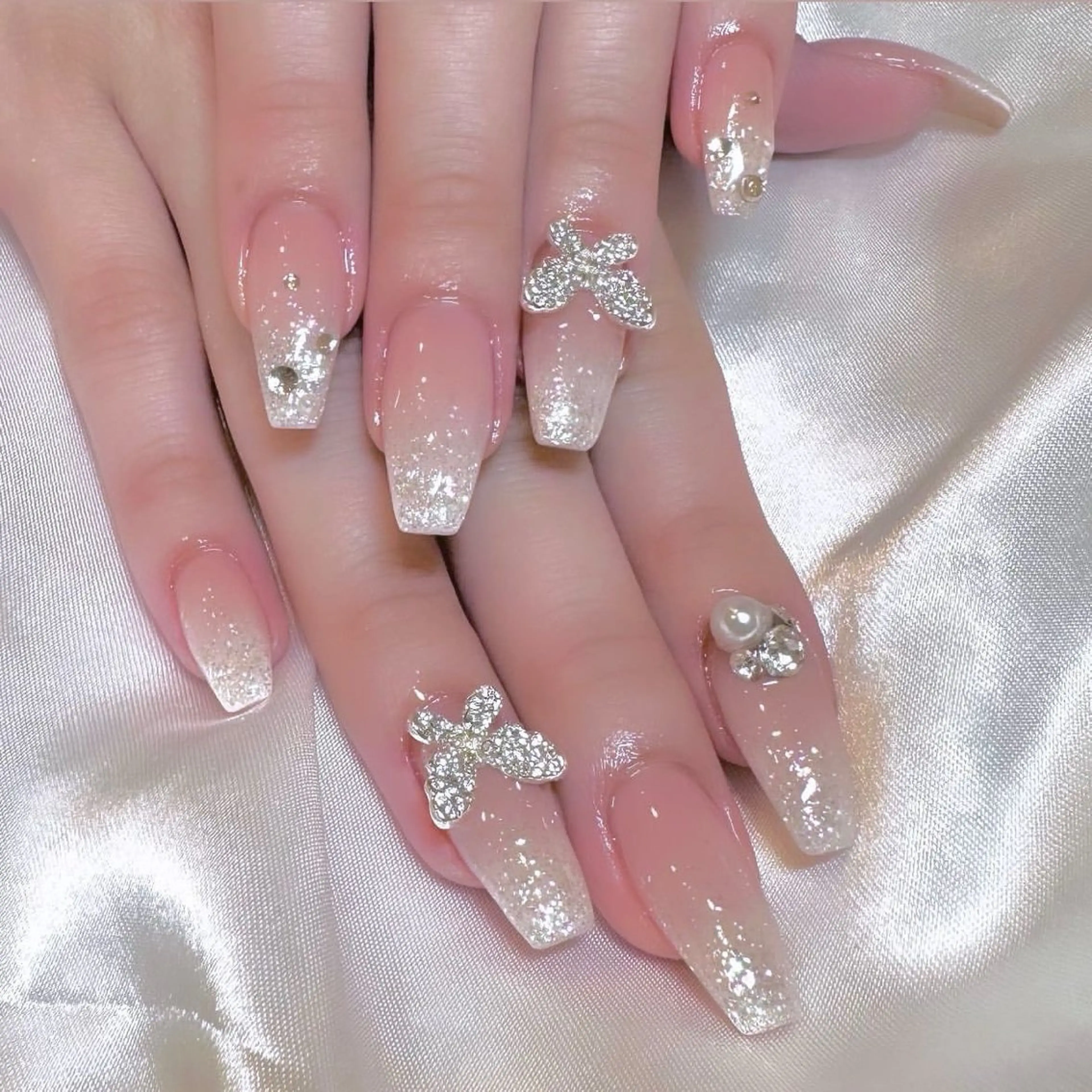 ネイル グラデーション キラキラネイル ピンク 春ネイル ワンホンネイル ハンドネイル RUBY Nail 日暮里店のネイルデザイン