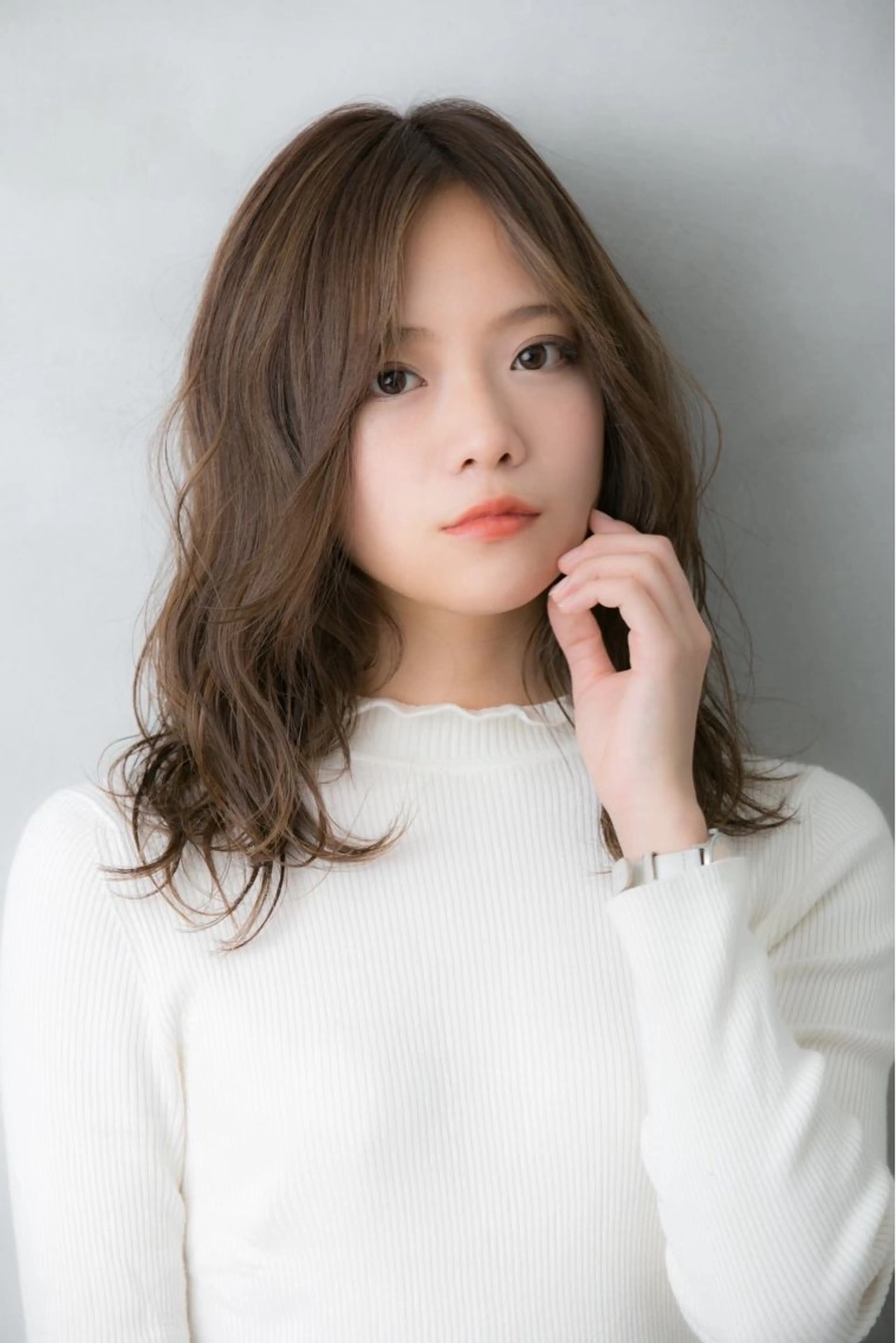 ミディアム カラー ハイライトカラー くびれヘア ハイライト カット ヘアカラー トリートメント 似合わせカット✨ 透明感カラー✨kyoのヘアスタイル