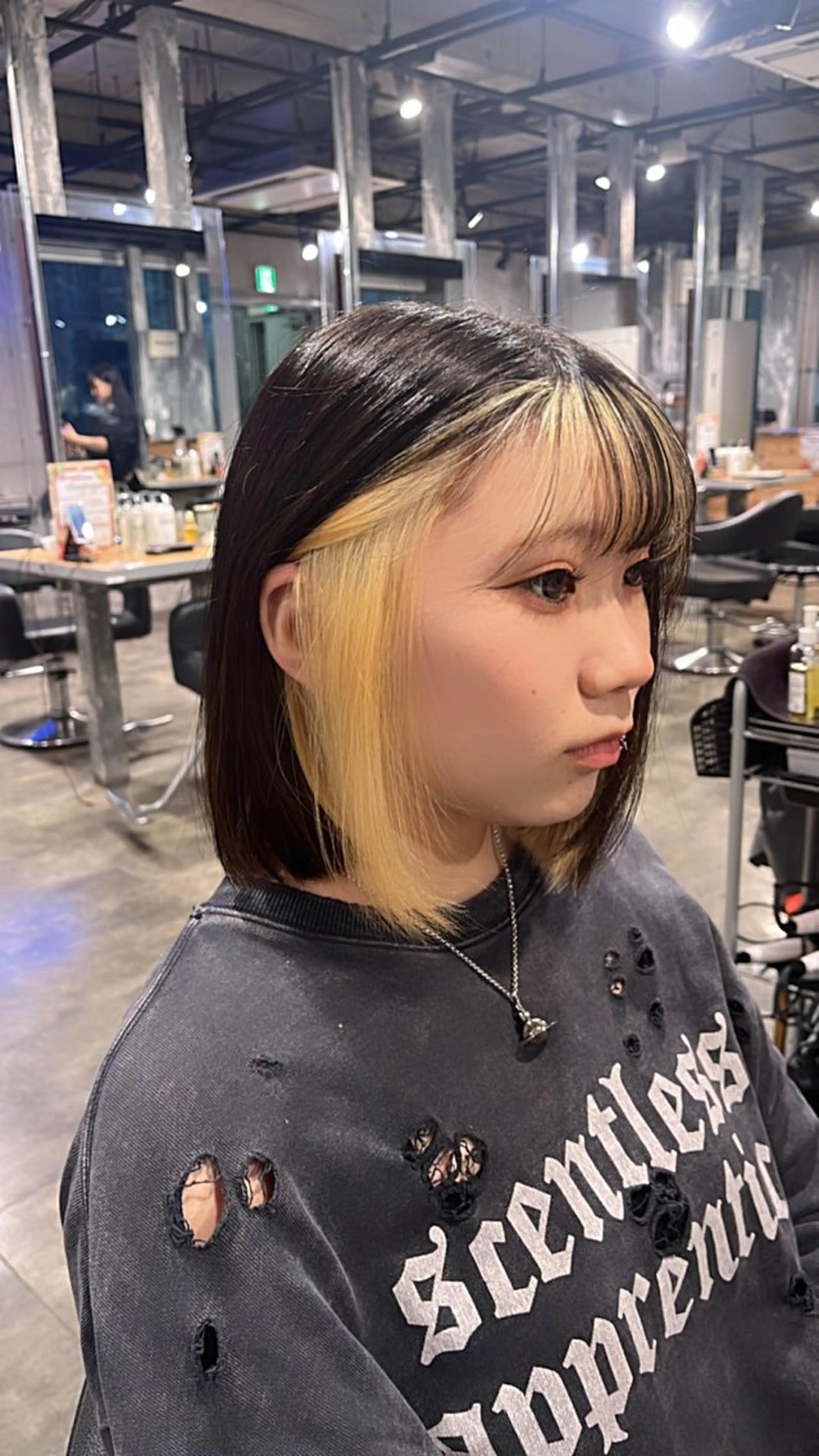 カラー ヘアカラー ハイトーンカラー 🦄レイヤーカットのヘアスタイル