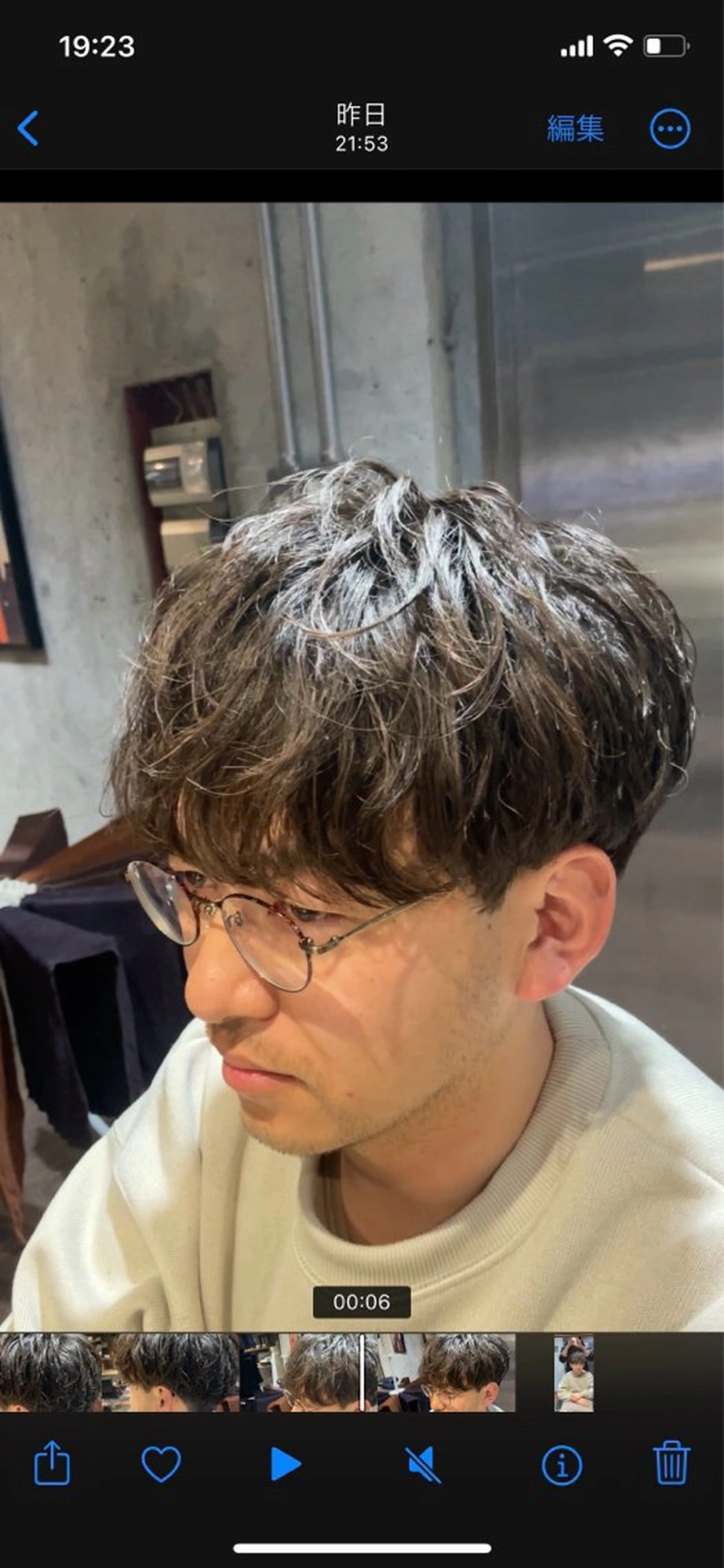 メンズ センターパート メンズハイトーン マッシュウルフ マッシュ メンズパーマ メンズ特化型岩舘 真斗のヘアスタイル