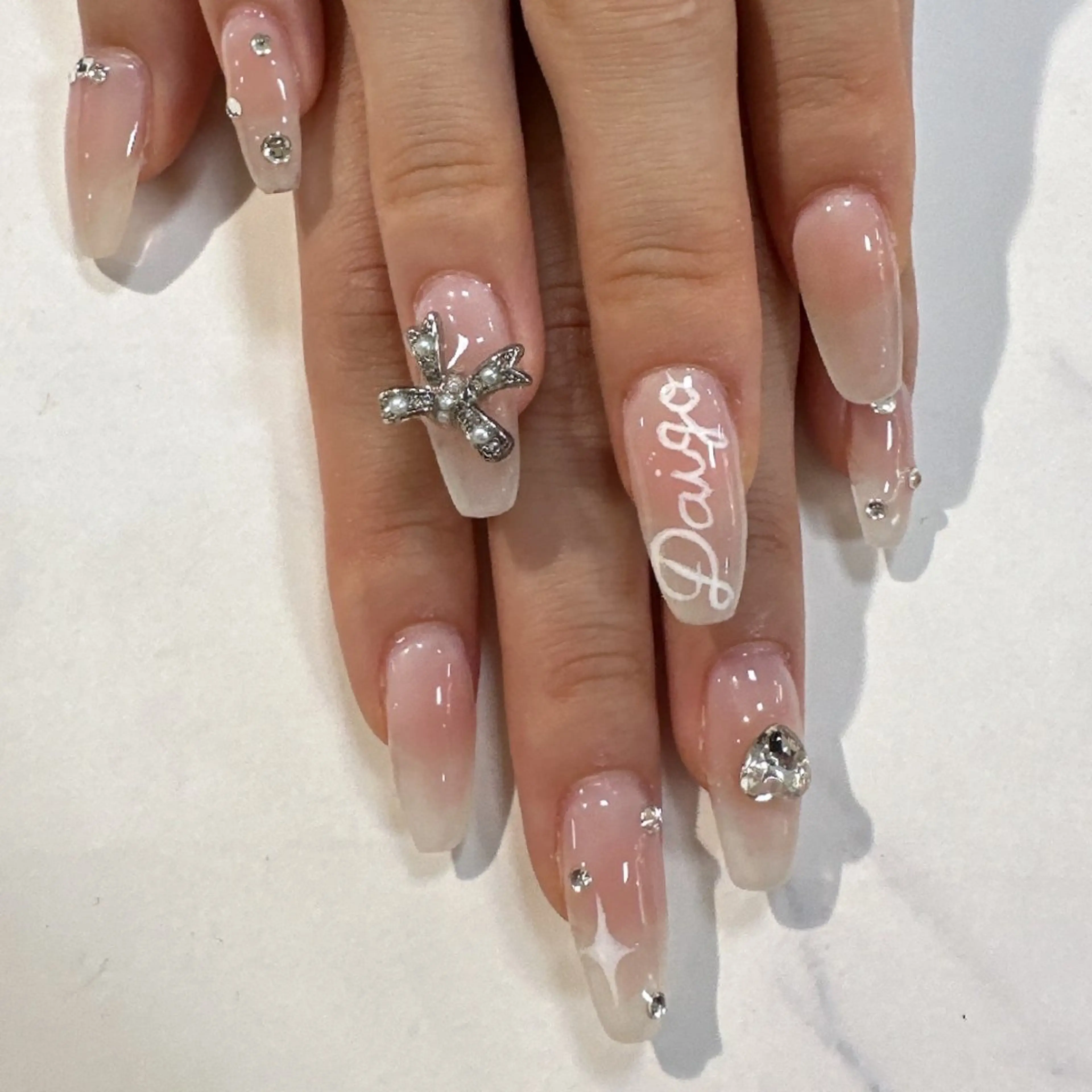 ネイル チークネイル ジェルネイル スカルプネイル ハンドネイル LaViena姫路所属・e_nail 〜本格ケア〜のネイルデザイン