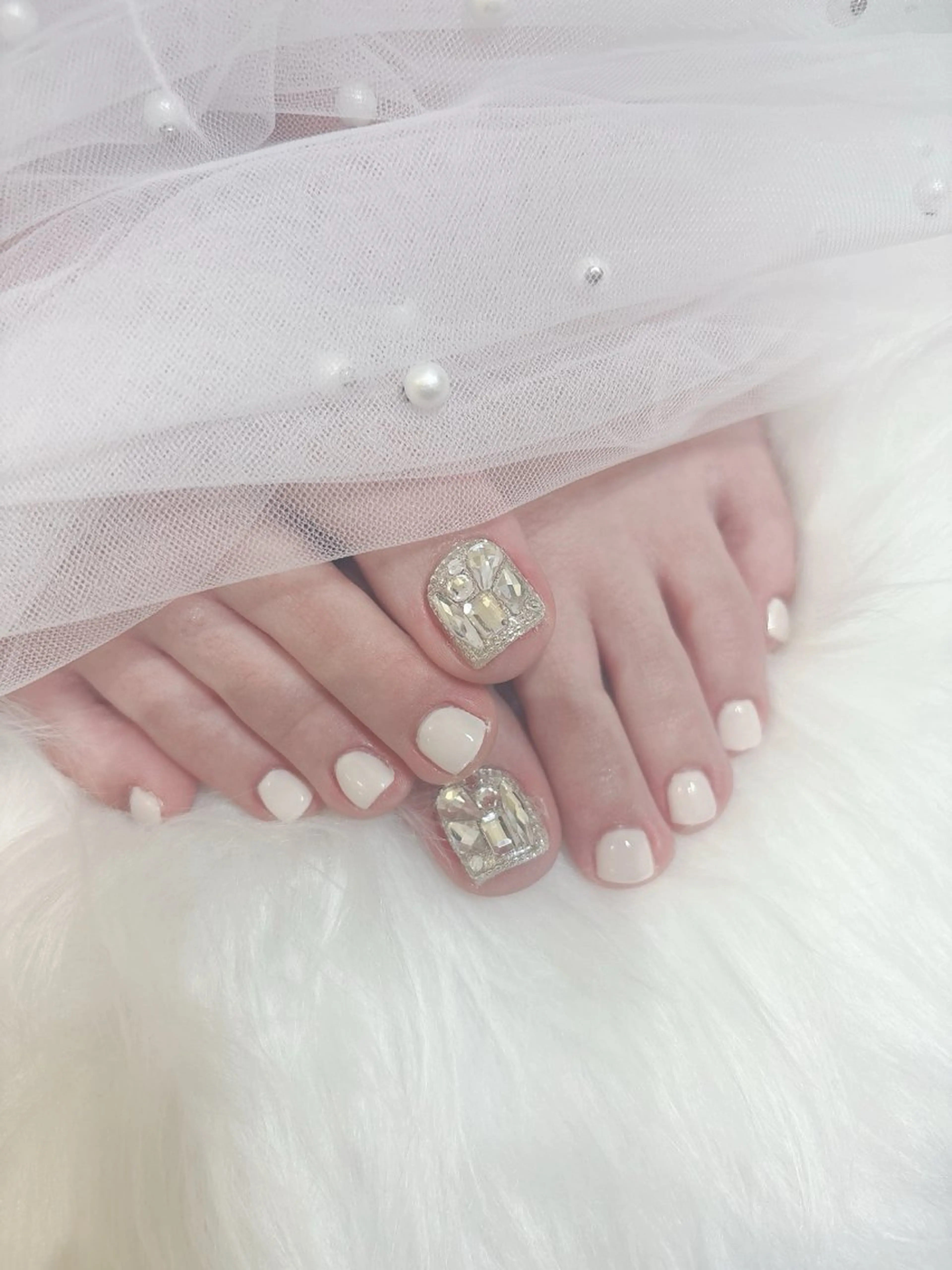 ネイル フットネイル ワンカラーネイル ホワイト aba nail ♡ akuaのネイルデザイン