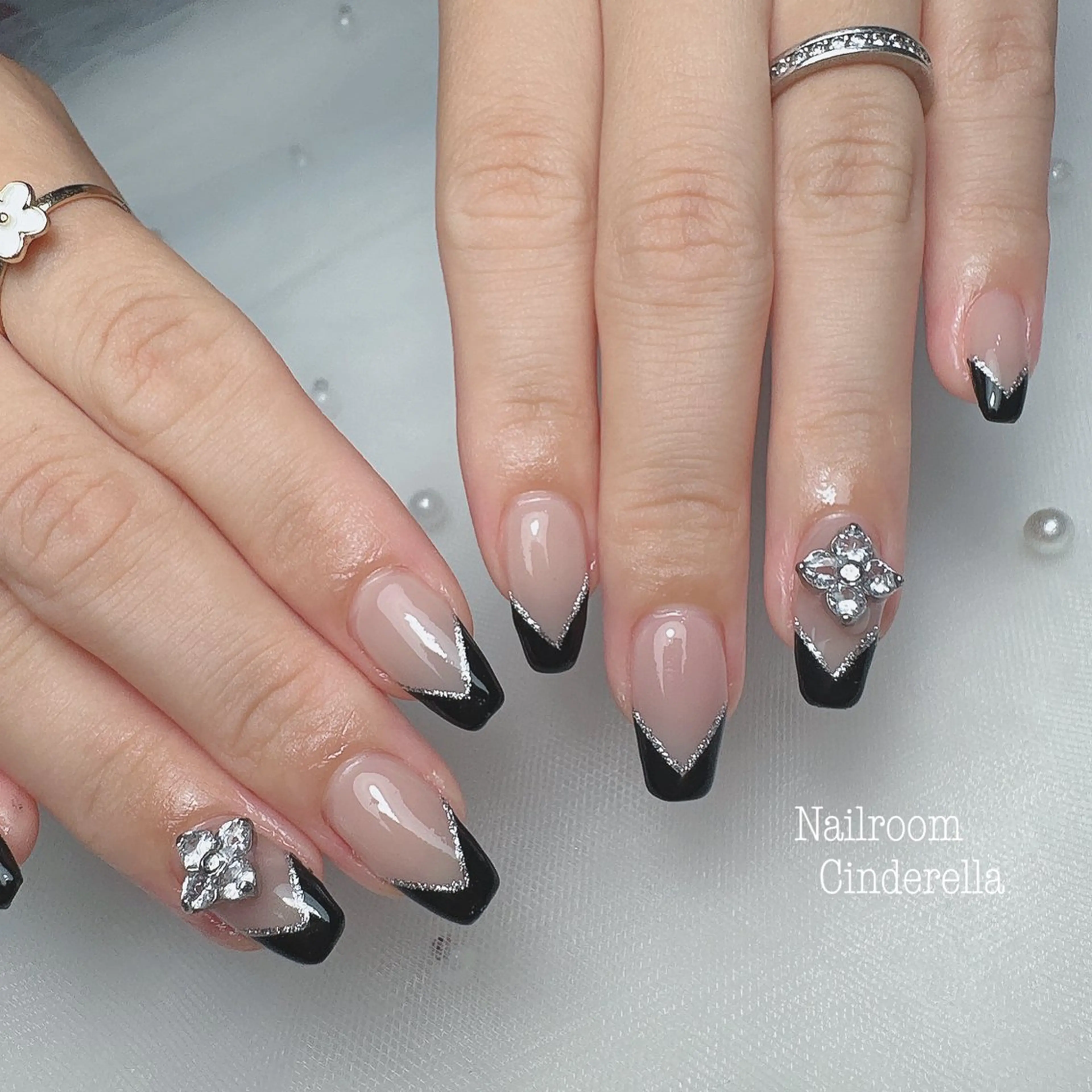 ネイル フレンチネイル Nailroom. Cinderellaのネイルデザイン