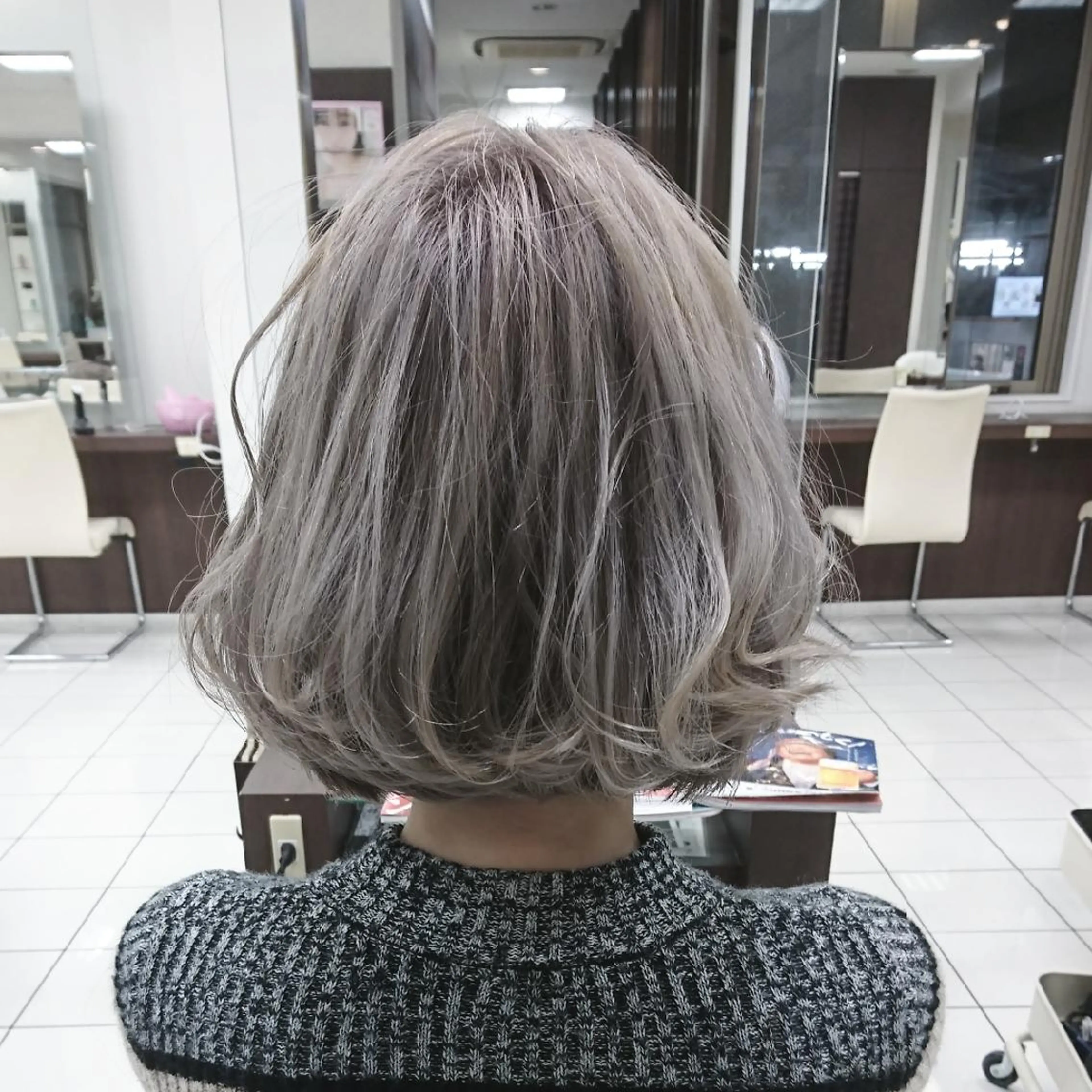 ミディアム カラー アッシュ ブリーチ 透明感カラー パープルカラー 💎大人ハイライト 💎上杉一也💎のヘアスタイル