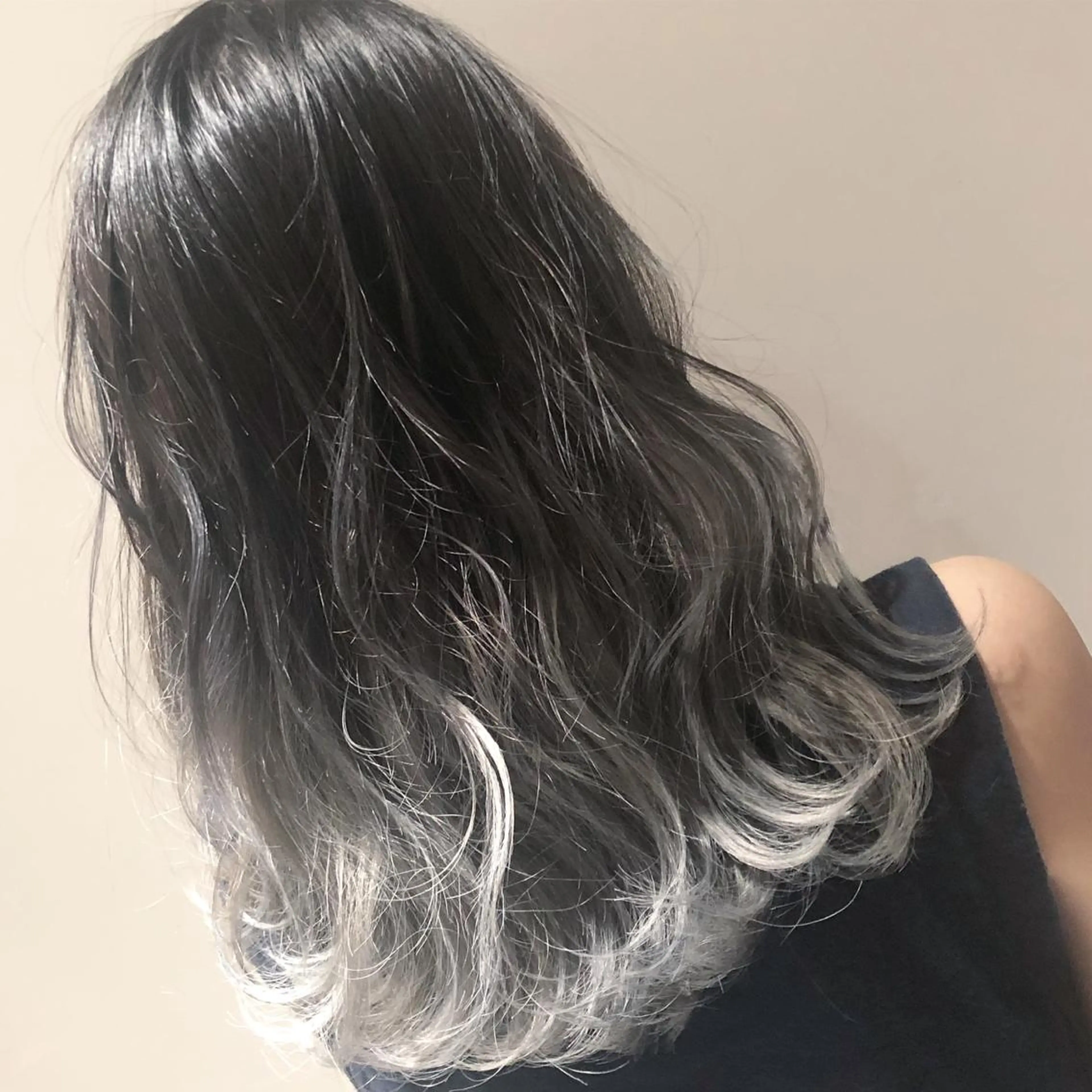 ミディアム カラー アディクシーカラー バレイヤージュ グラデーションカラー グレージュ ハイライトカラー ヘアカラー トリートメント marshu  梅田店所属・髪質改善 透明感×韓国風のヘアスタイル