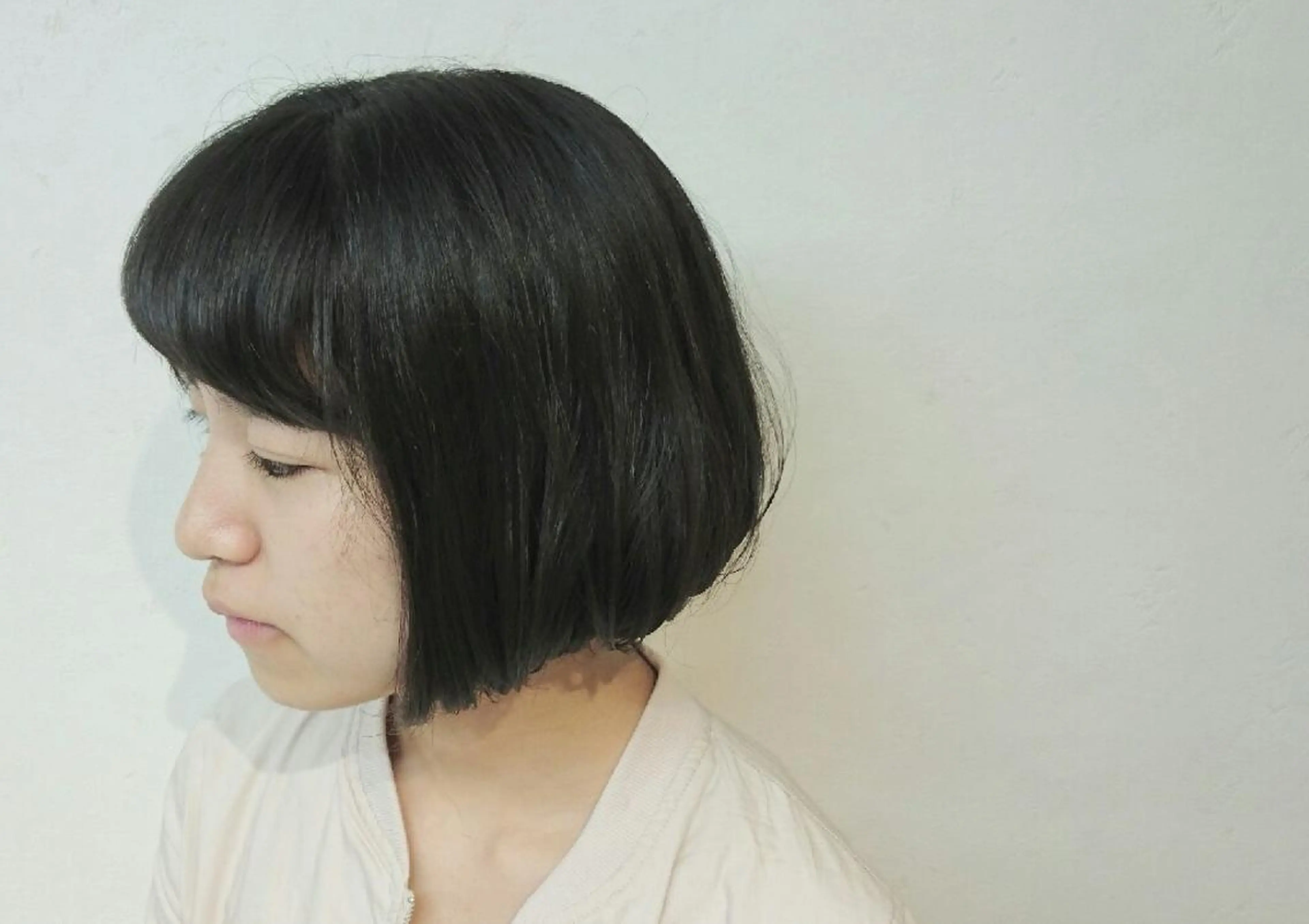 ショート ボブ 透明感ハイライト◎ 伊藤夏海のヘアスタイル