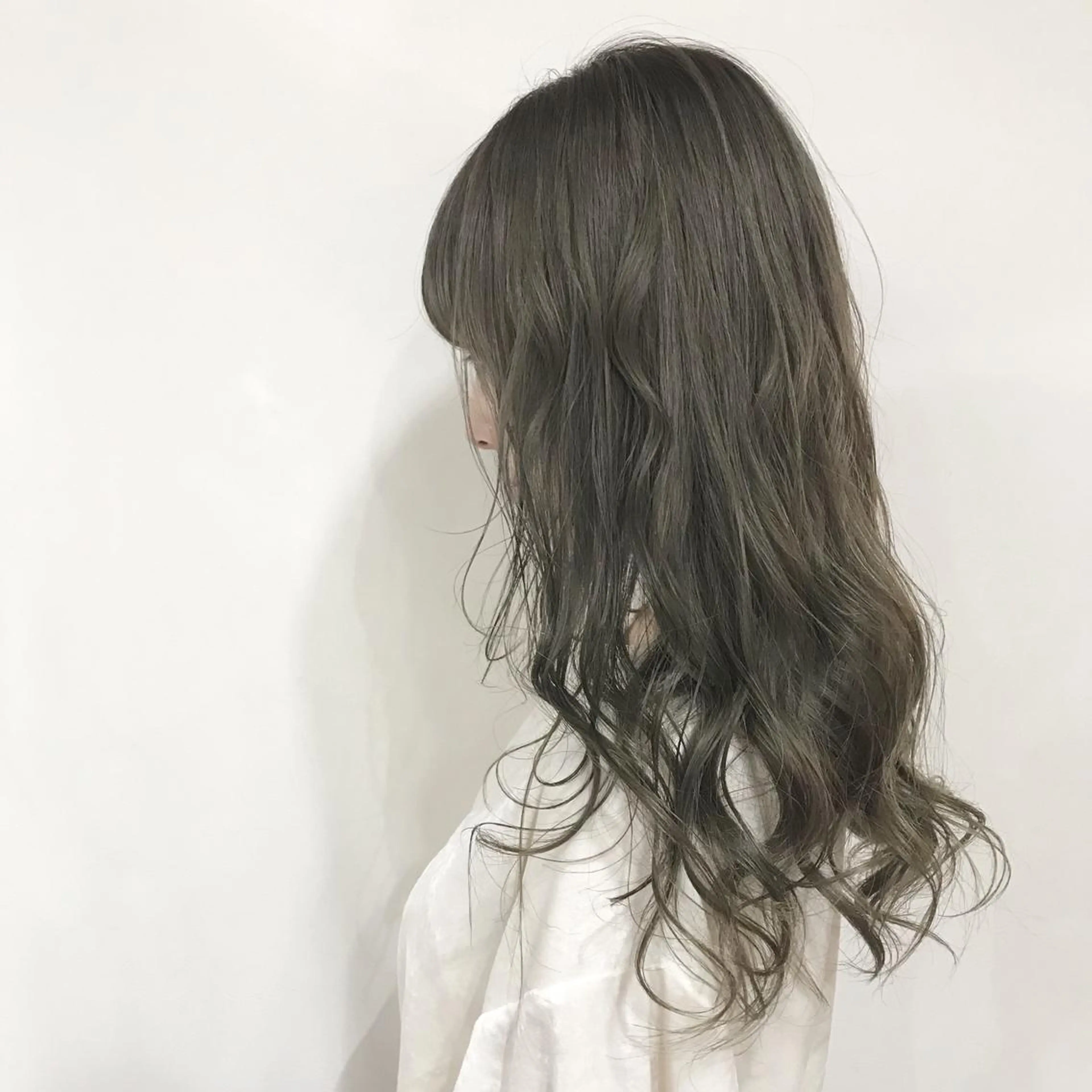 ロング カラー ベージュカラー オリーブベージュ ヘアカラー トリートメント レイヤー/顔周り /AKARIのヘアスタイル