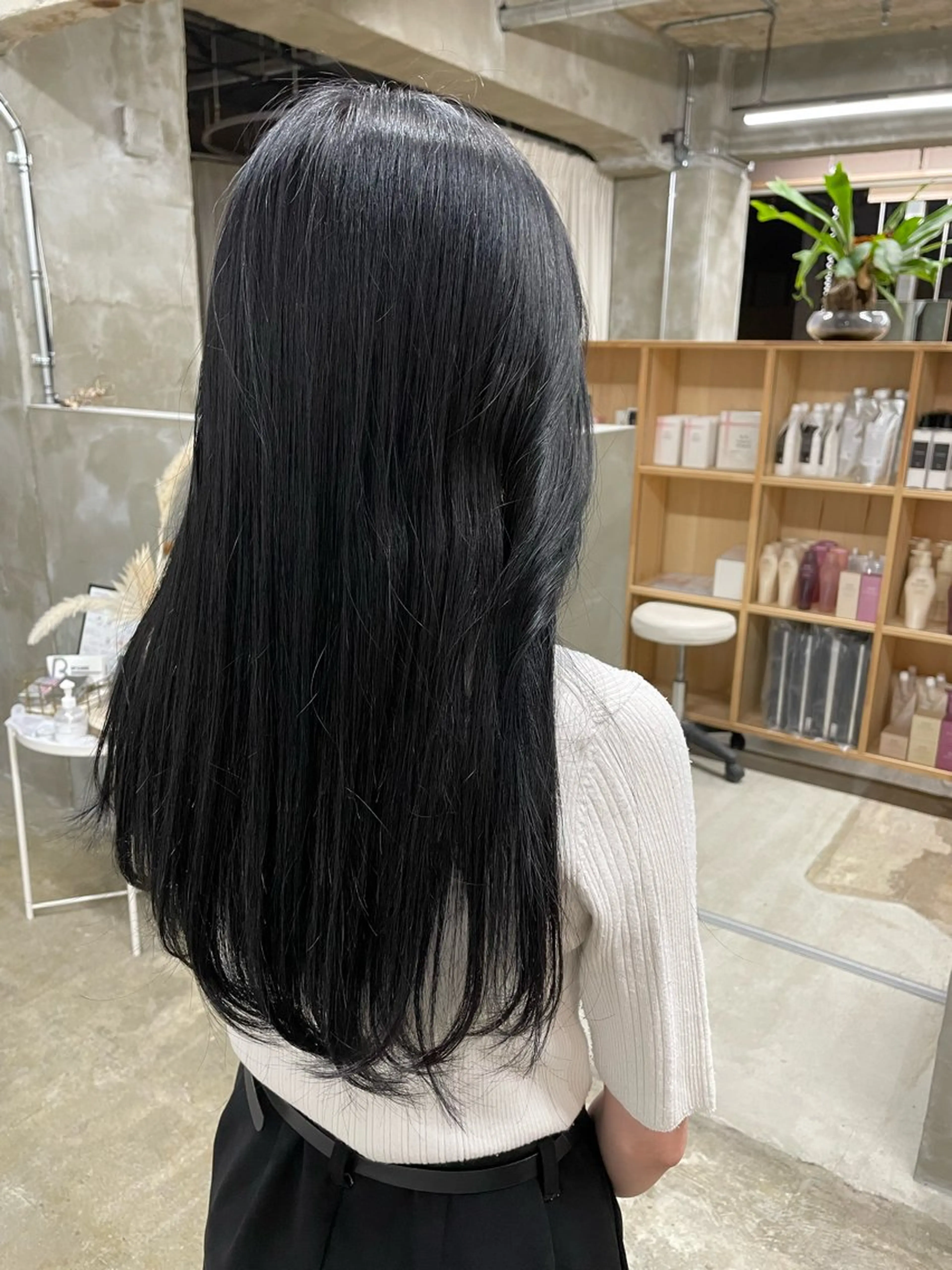 カラー 黒髪 ブルーカラー ブルーブラック ヘアカラー トリートメント 坂田 春樹のヘアスタイル