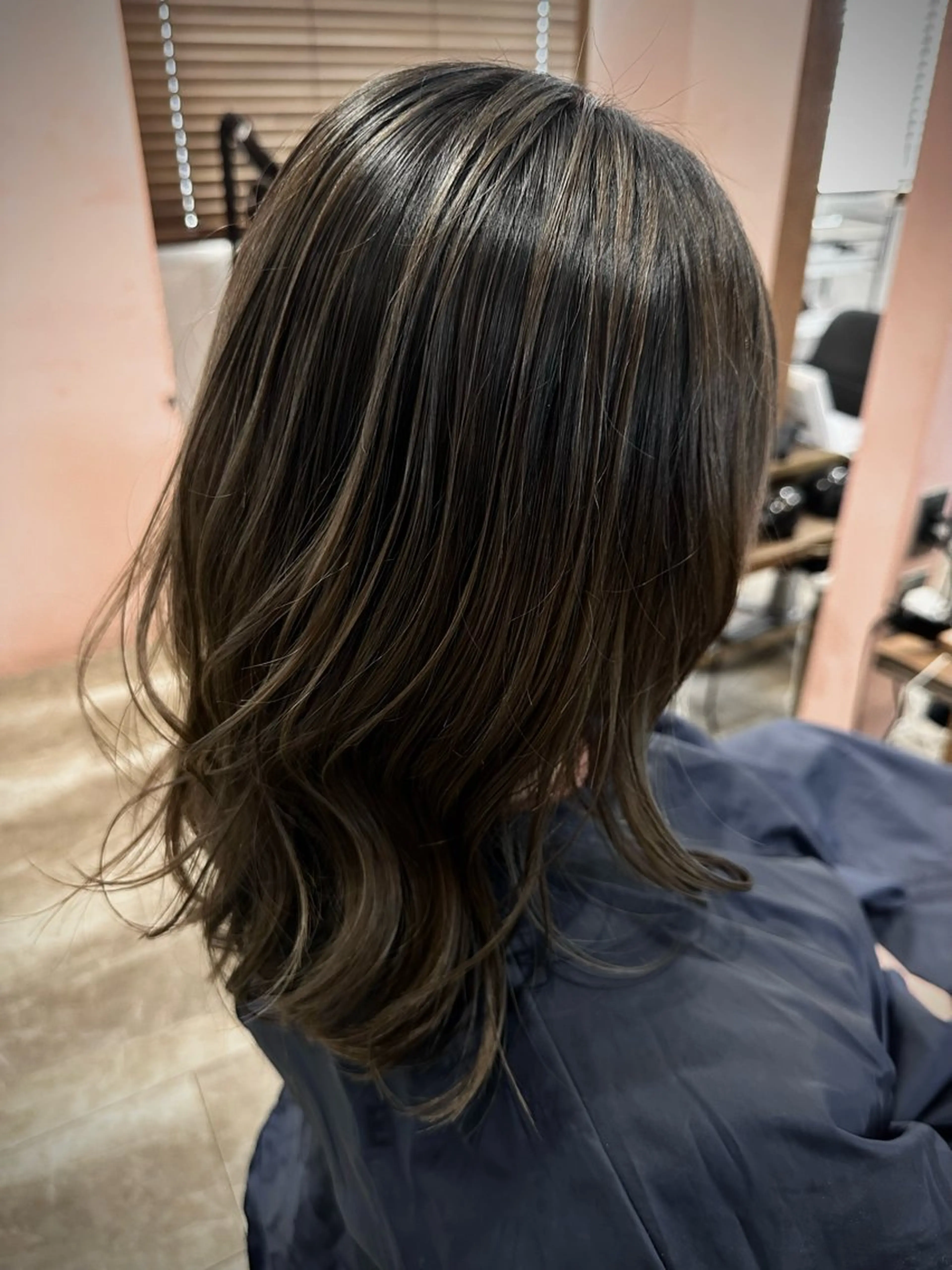 セミロング カラー WADA SAKIのヘアスタイル