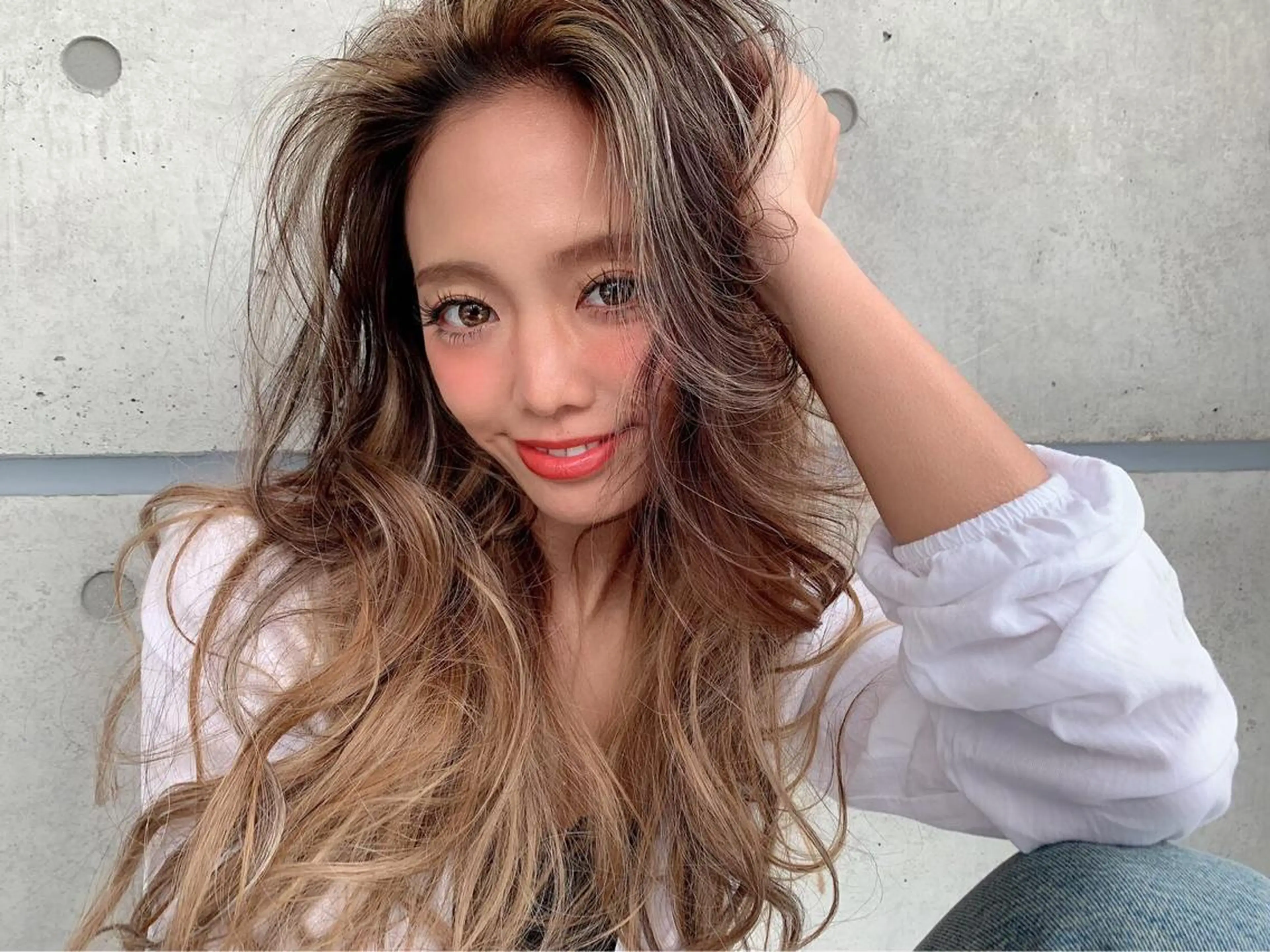 ロング カラー 🩵ハイトーン 美咲🩵のヘアスタイル