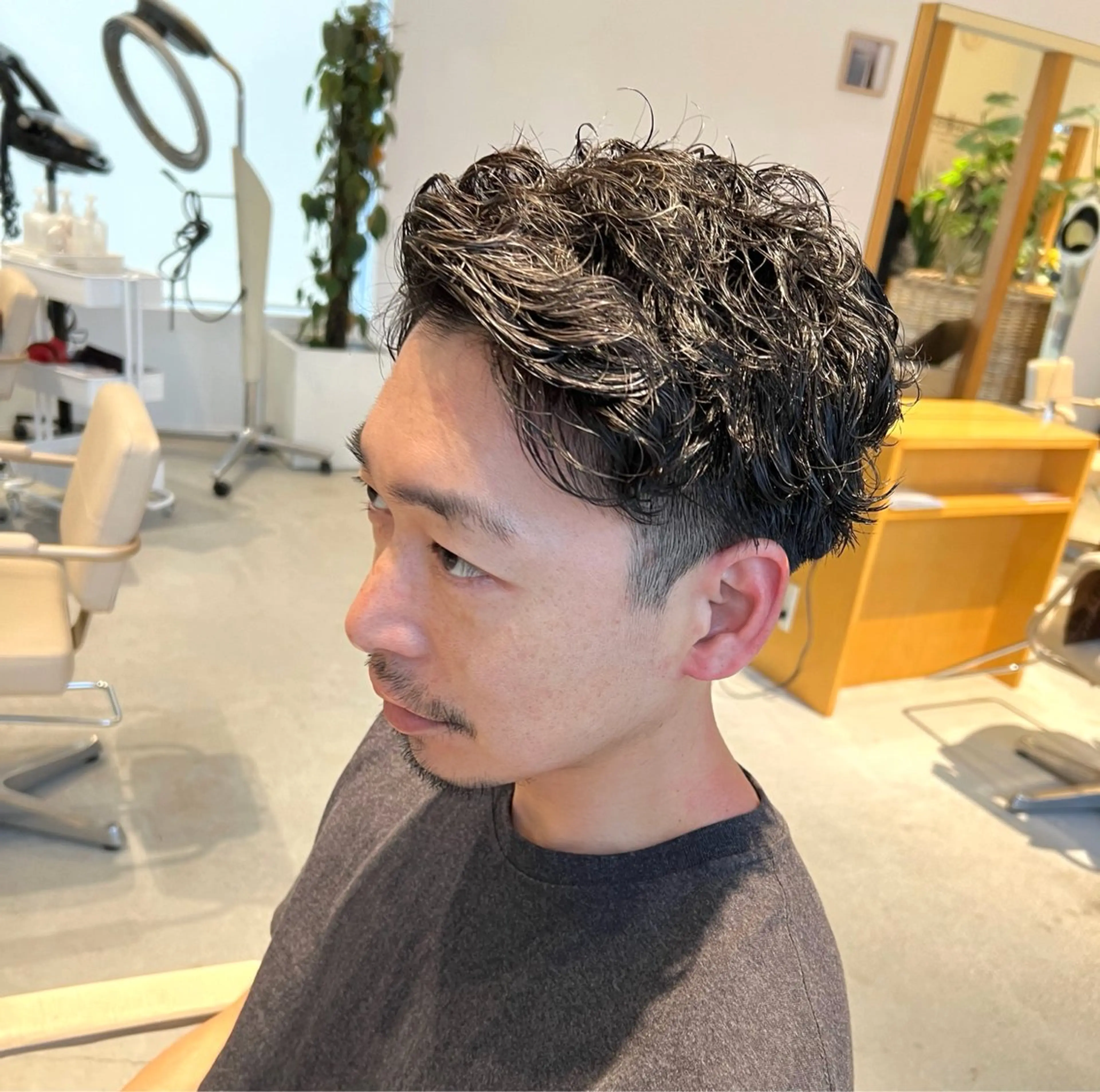ショート パーマ メンズ メンズパーマ 七三 カット パーマ トリートメント 服部 雄輝のヘアスタイル