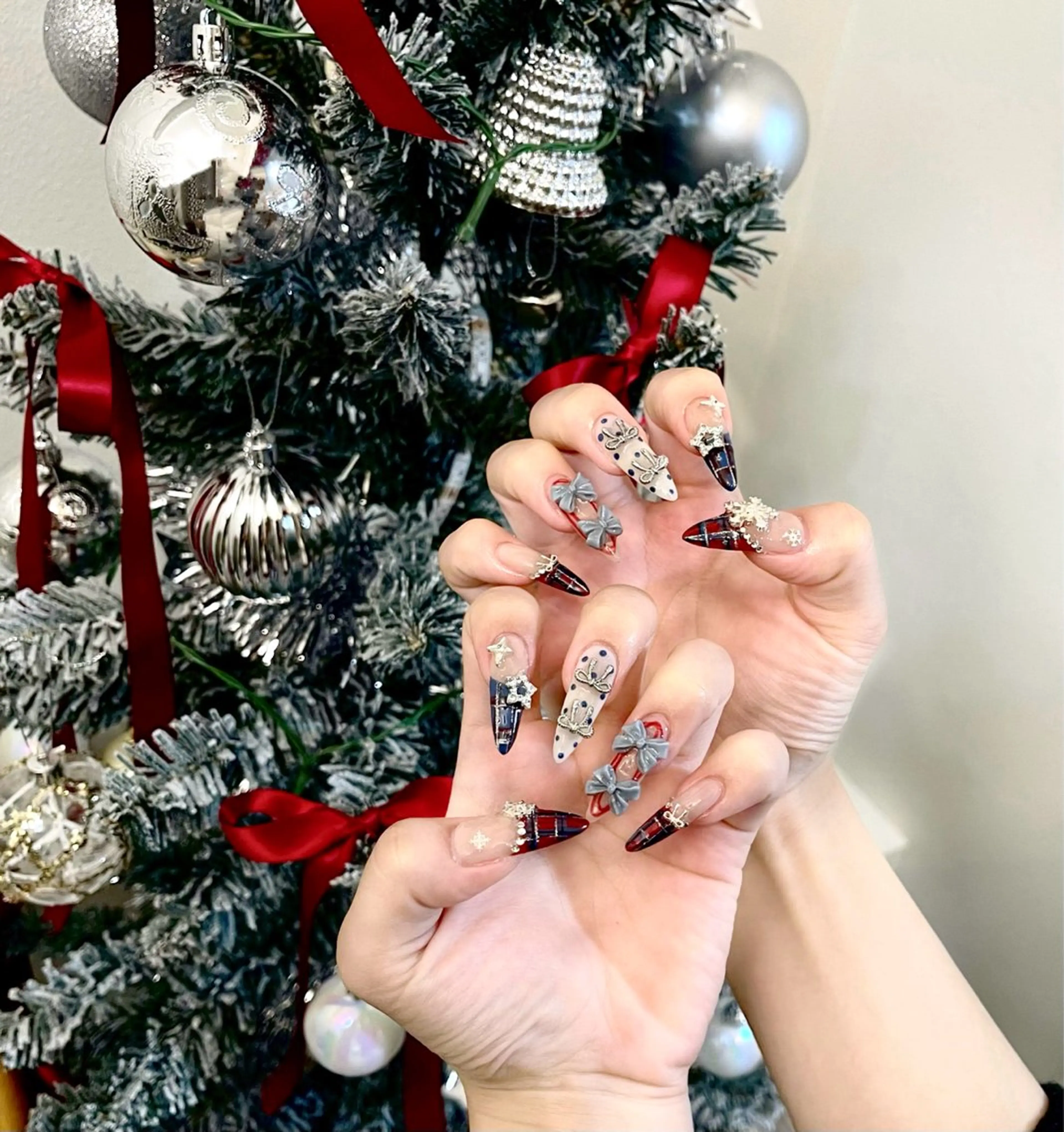 ネイル 長さ出し ネイルチップ crystal ___nail所属・Au Thuc trinhのネイルデザイン