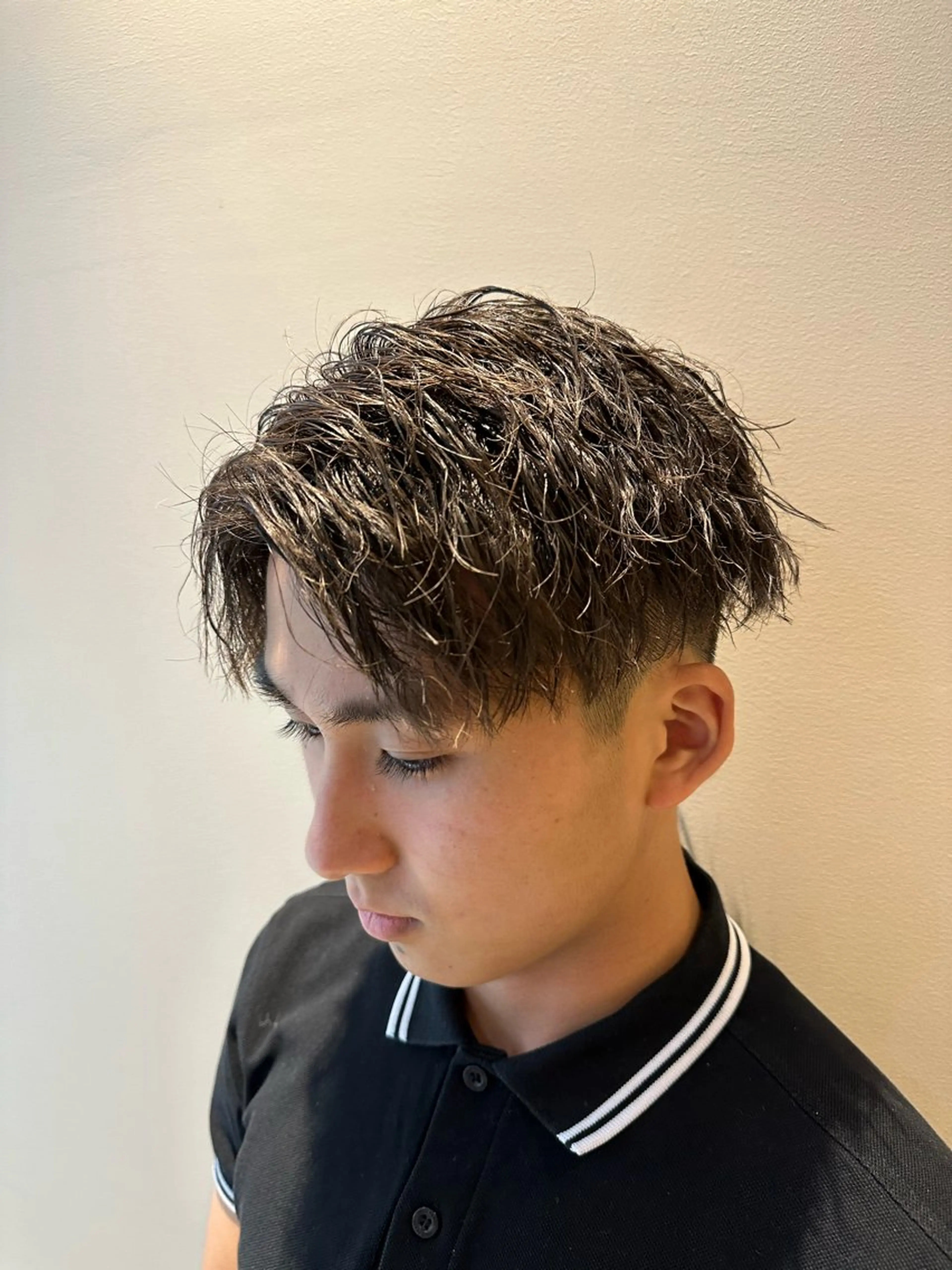 パーマ メンズ アップバング マッシュ メンズパーマ メンズツイストパーマ ツイストスパイラルパーマ 心斎橋本町メンズ 美容師ユースケのヘアスタイル