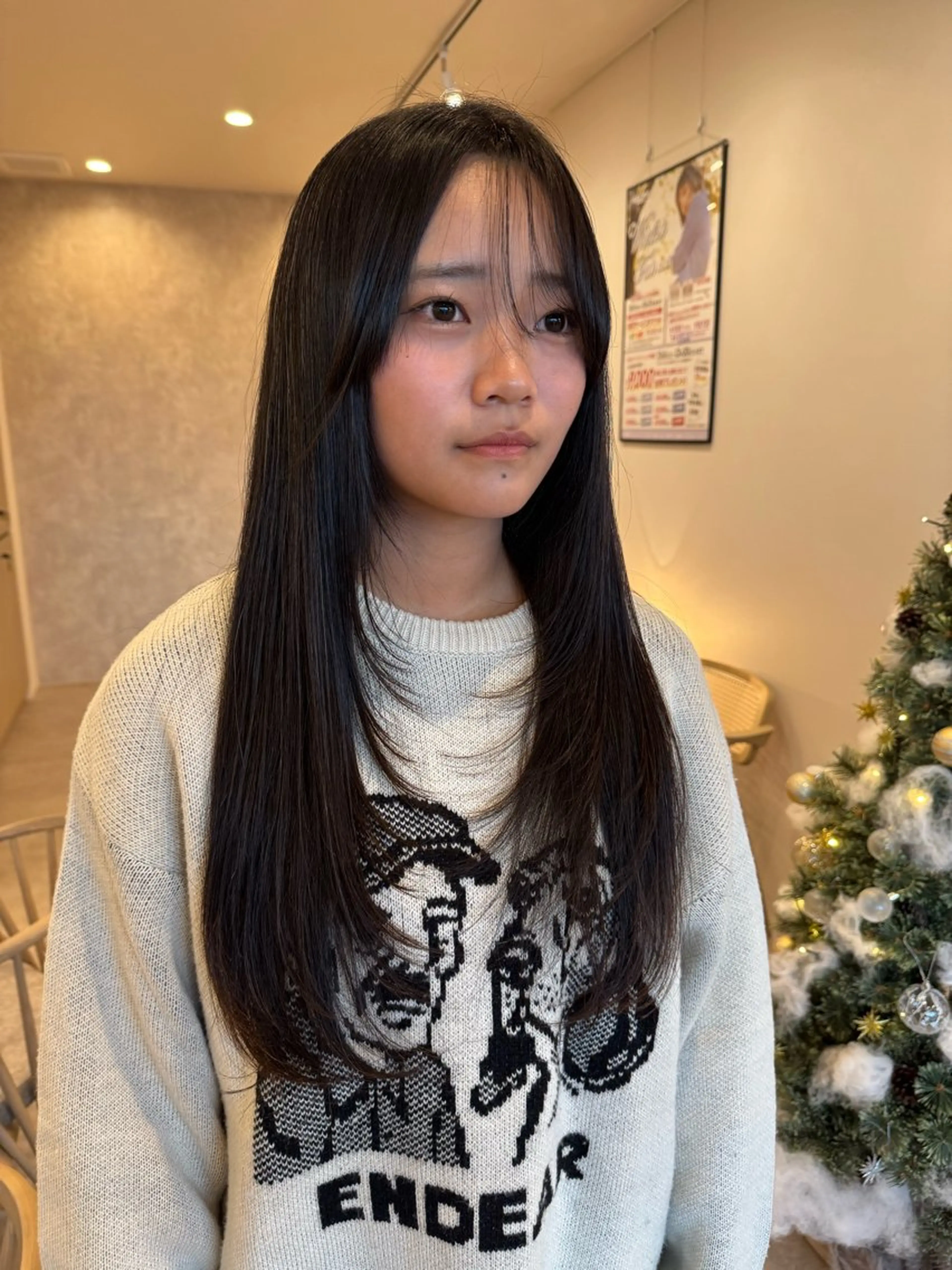 ロング 顔周りカット レイヤーカット カット 縮毛矯正 トリートメント ともか/美髪透明感 カラー/顔周りカットのヘアスタイル