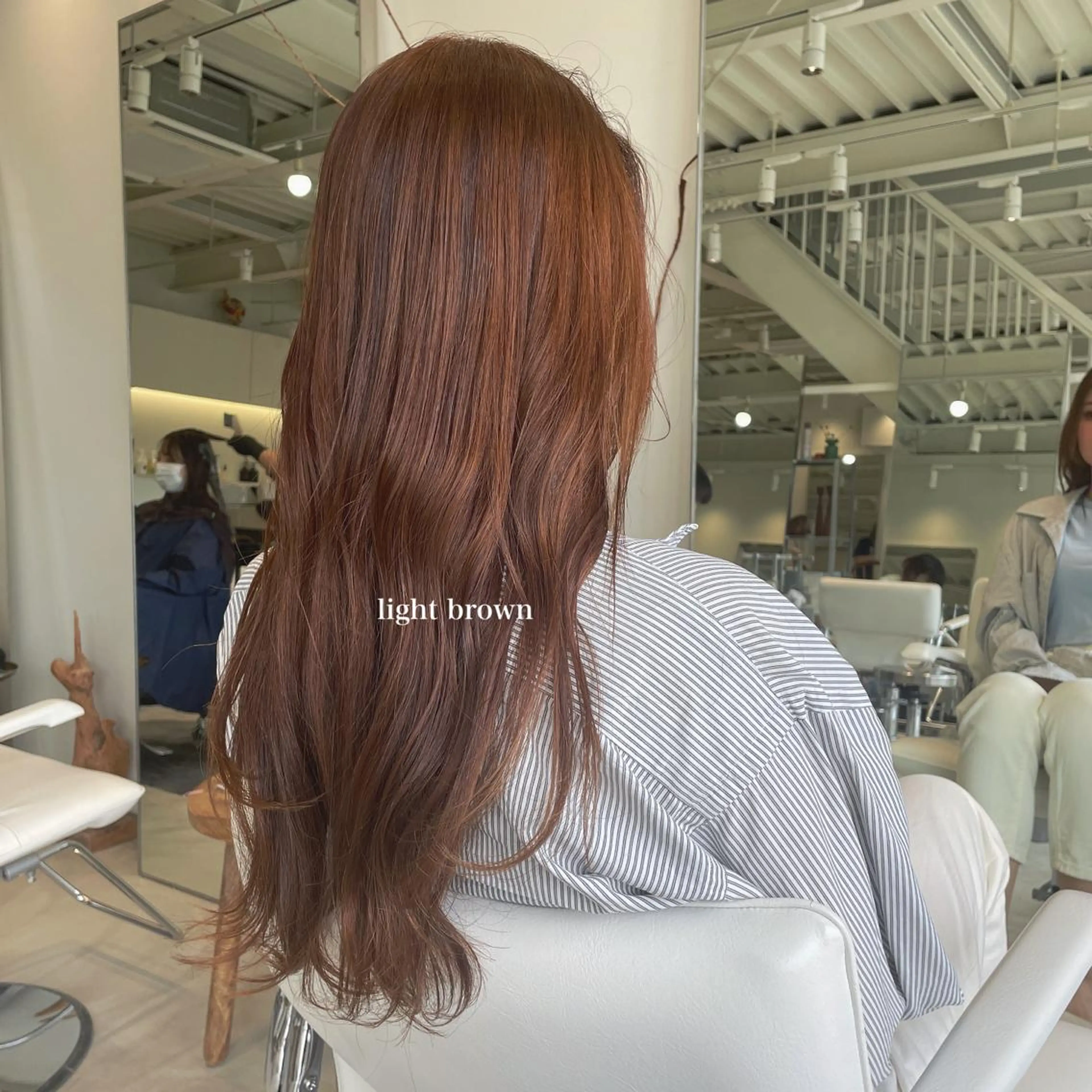 ロング カラー ブリーチ 峯崎 葵のヘアスタイル