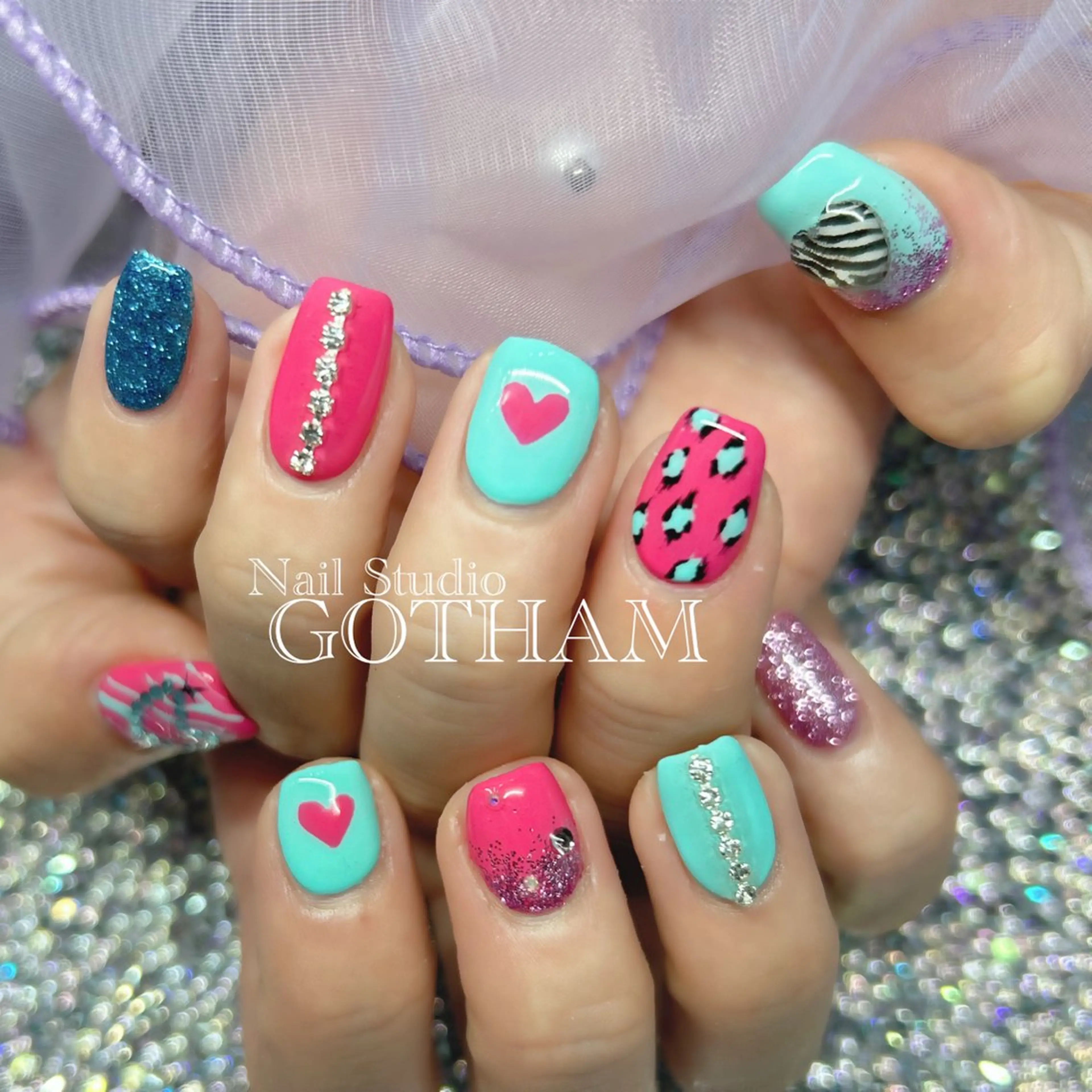 ネイル アニマル柄 ハート ストーンネイル ハンドネイル Nail Studio GOTHAM所属・高円寺駅からすぐ🌈 ネイルGOTHAMのネイルデザイン
