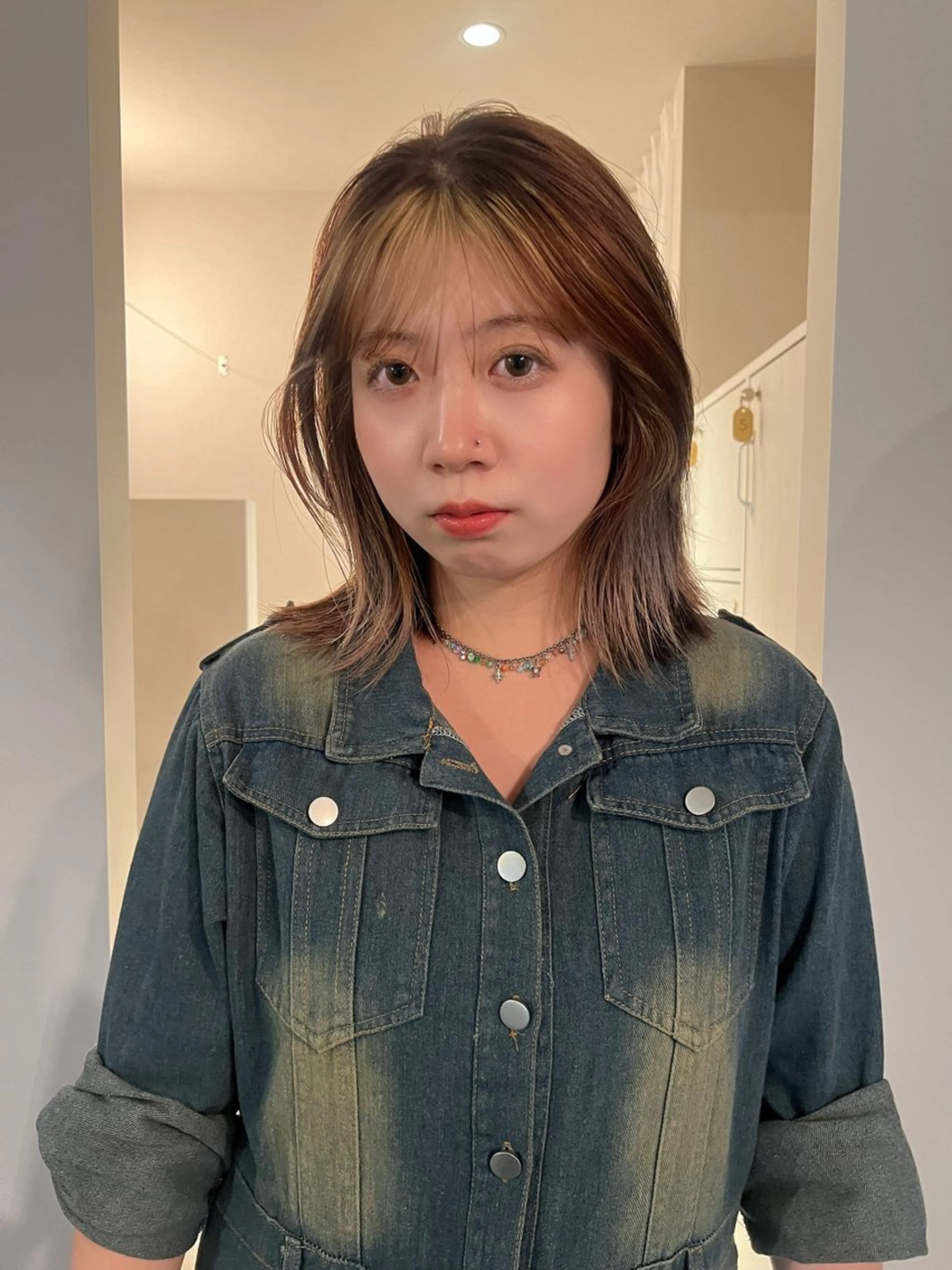 ミディアム カラー 伊藤 美咲のヘアスタイル