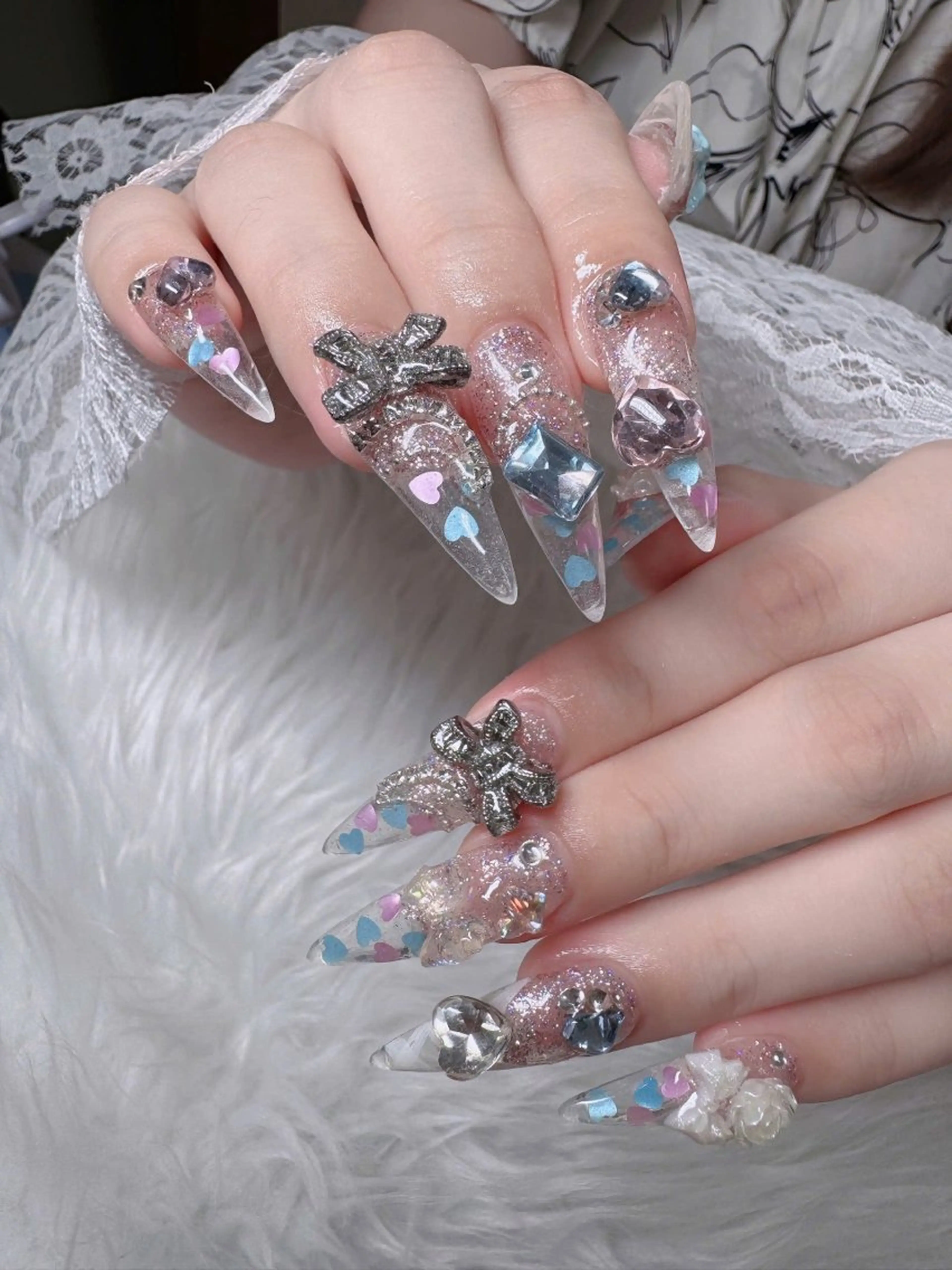 ネイル オーロラネイル フレンチネイル ジェルネイル ハロウィン キラキラネイル H.baby Nail Salon所属・H.baby Nail Salonのネイルデザイン