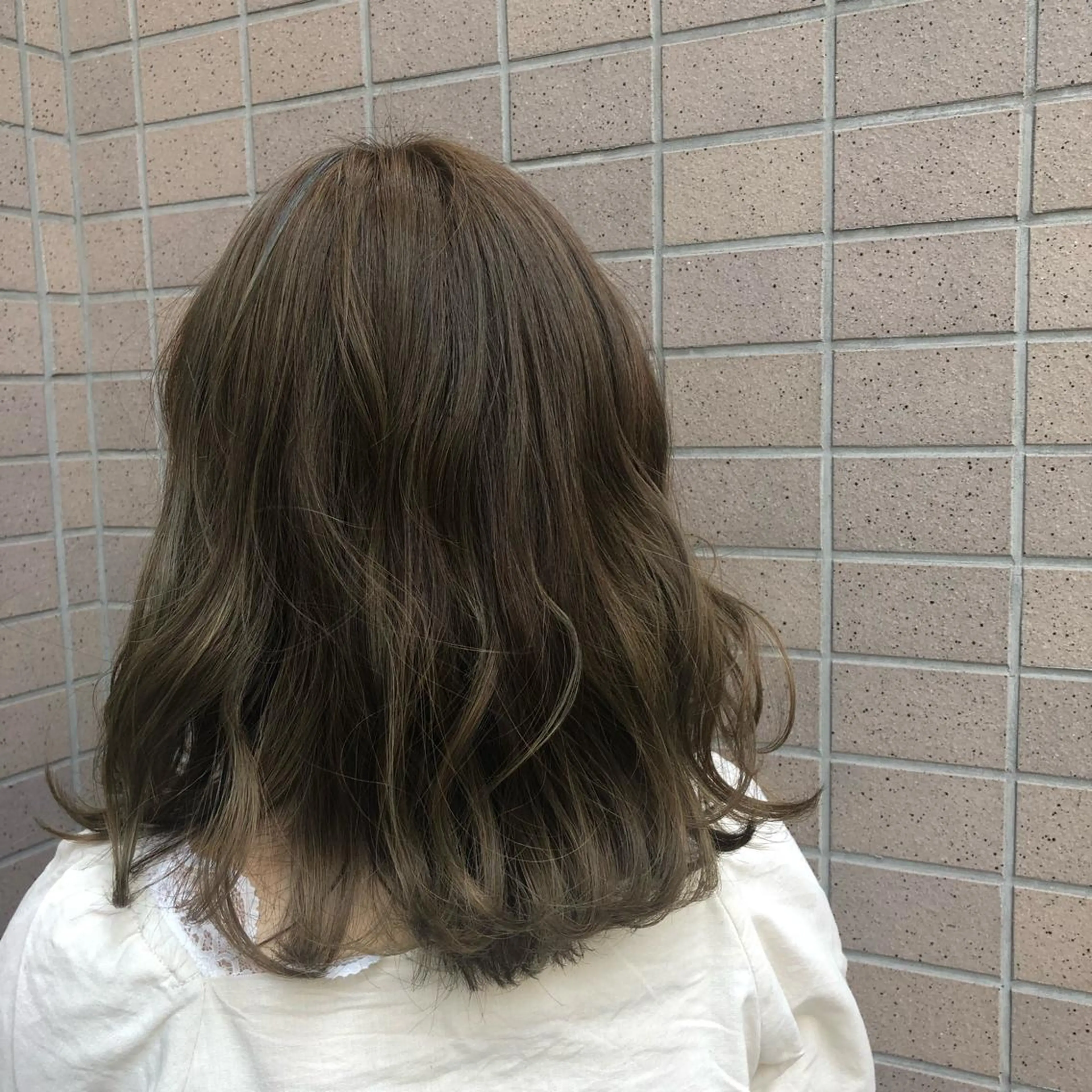 ミディアム カラー ハイライトカラー ハイライト 佐川 友里のヘアスタイル